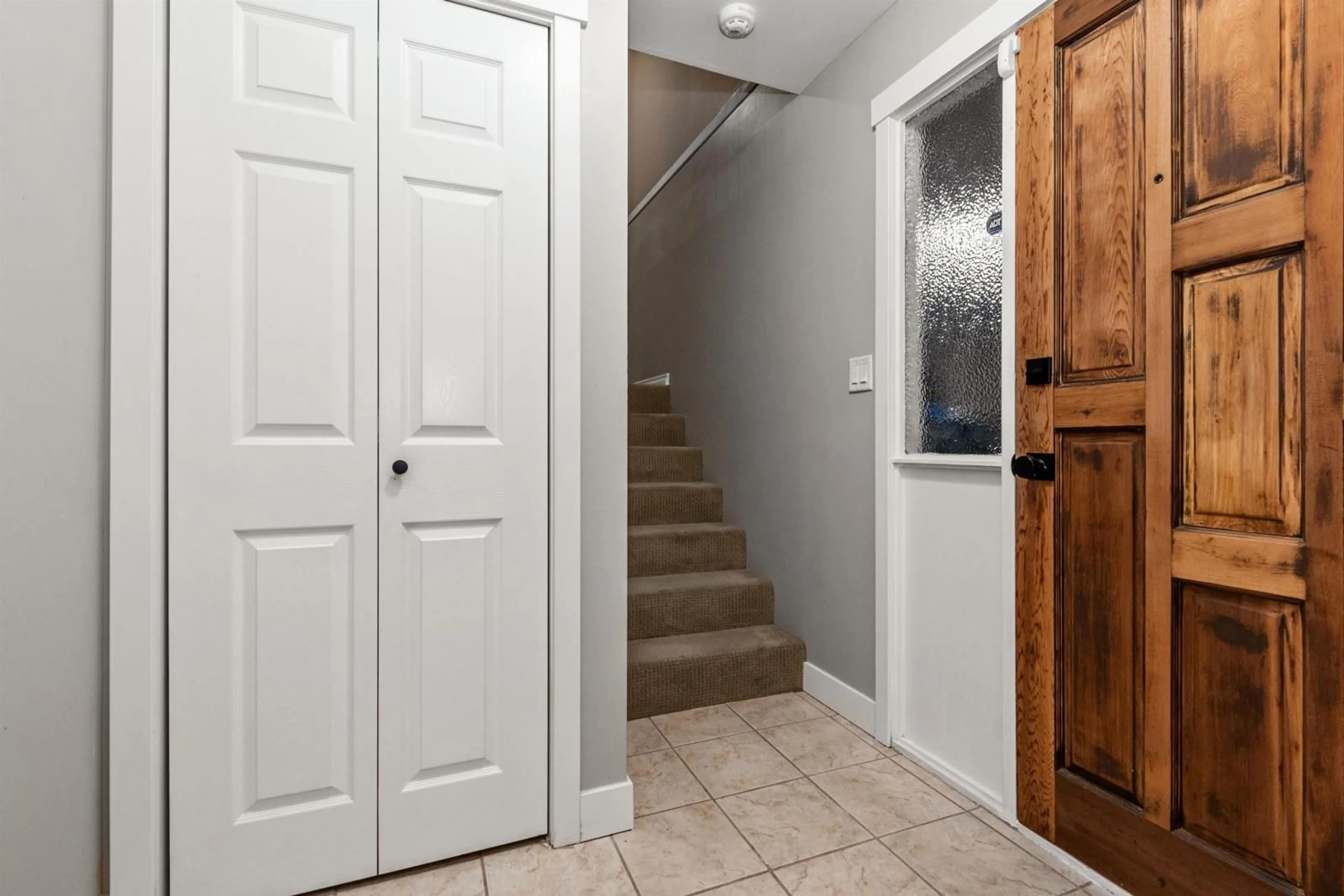 Indoor entryway for 6 9251 HAZEL STREET|Chilliwack Proper Ea, Chilliwack British Columbia V2P5N7