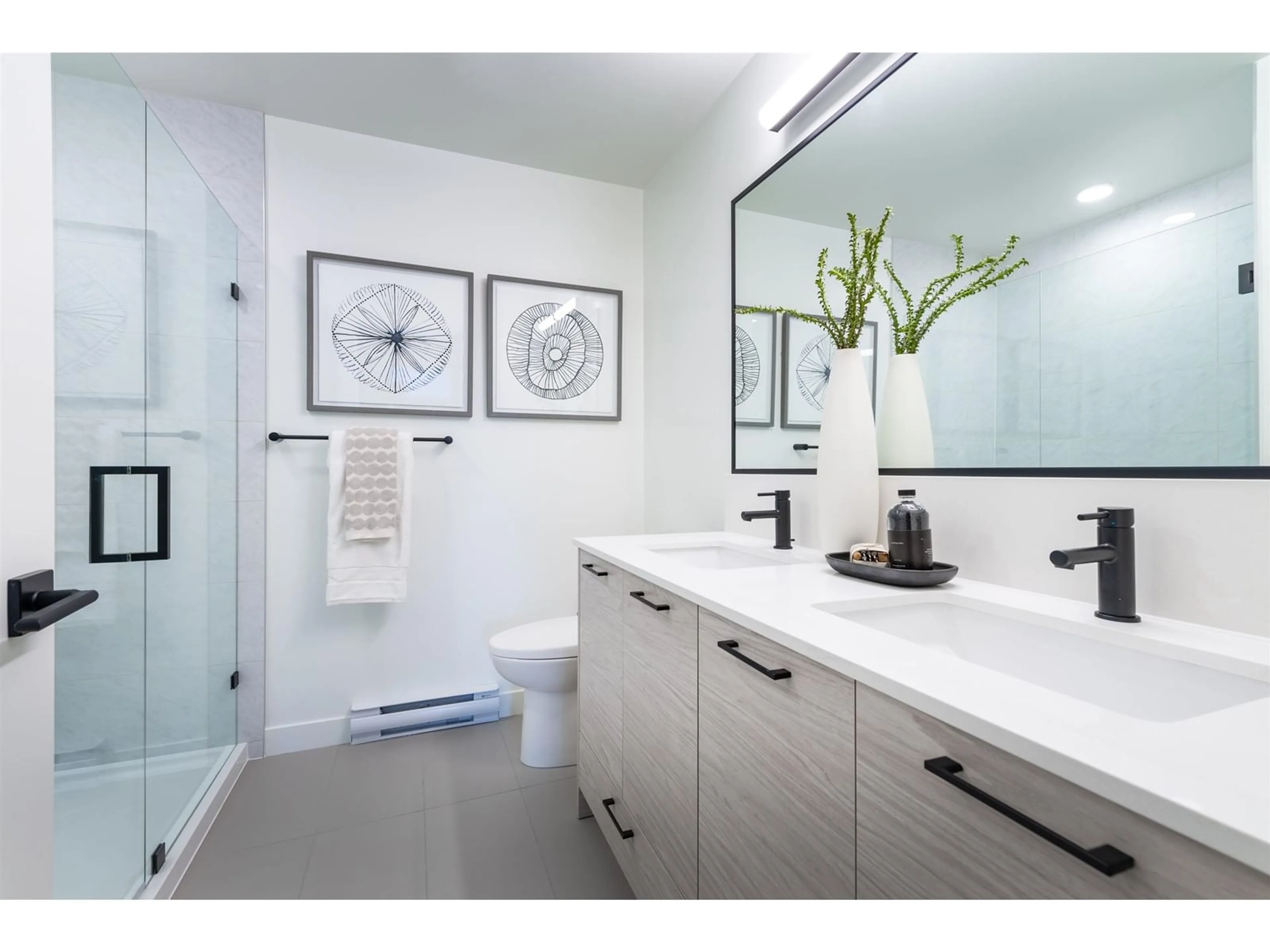 Contemporary bathroom, ceramic/tile floor for B318 20078 85 AVENUE, Langley British Columbia V2Y3Z3