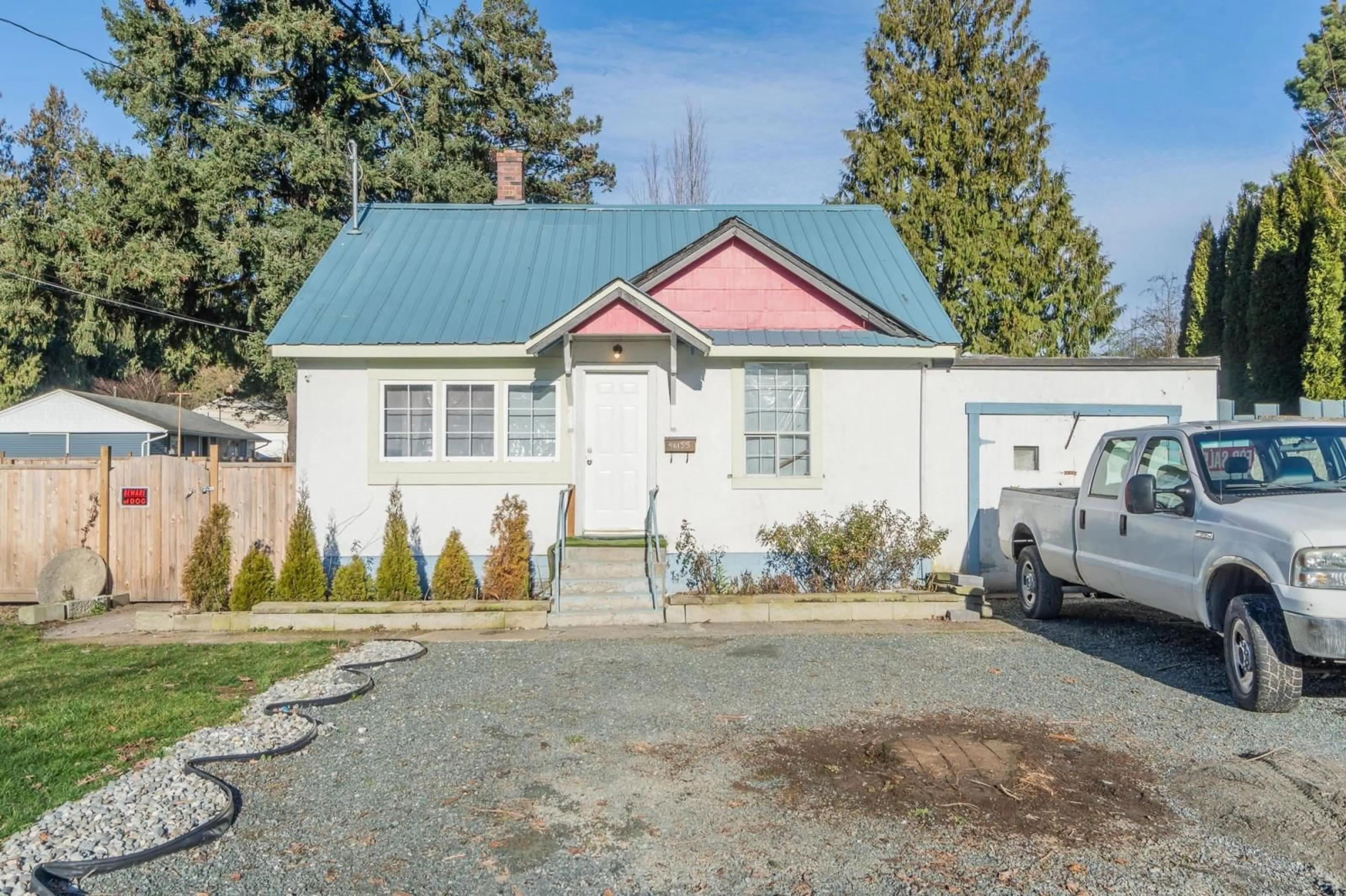 Home with vinyl exterior material, street for 46155 LEWIS AVENUE, Chilliwack British Columbia V2P3E2