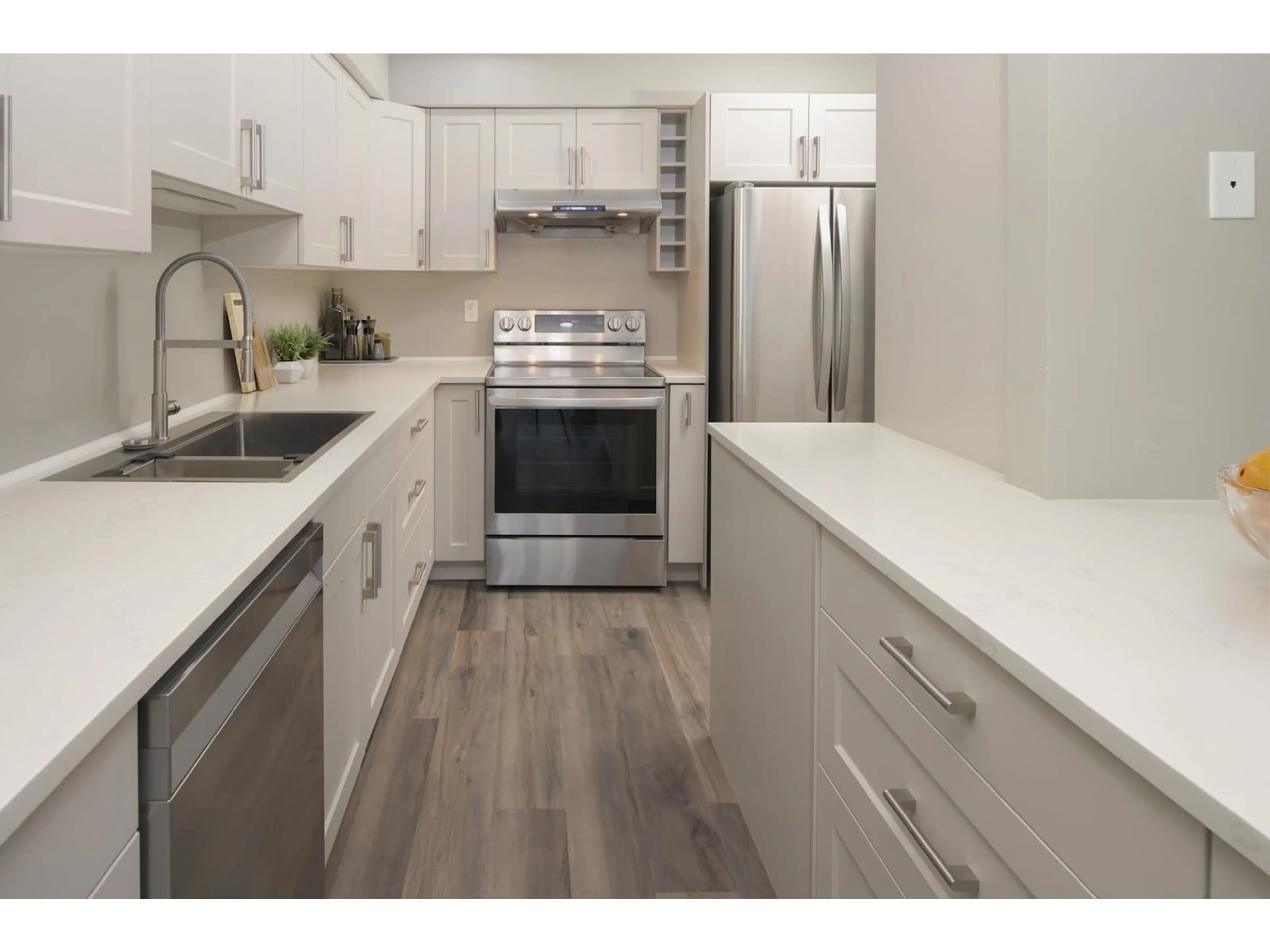 Standard kitchen, unknown for 116 - 9635 121, Surrey British Columbia V3V7L8