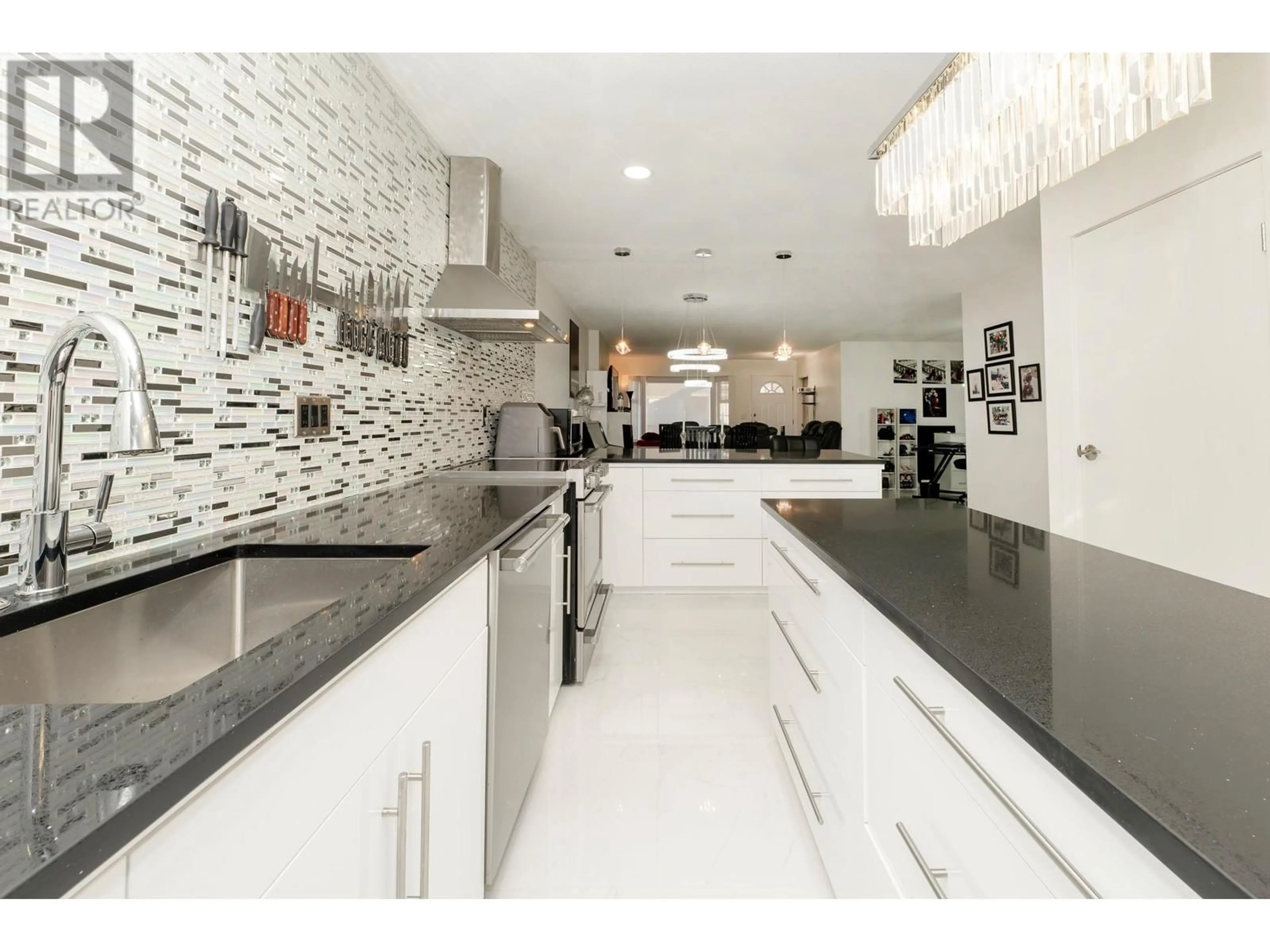 Contemporary kitchen, ceramic/tile floor for 7 12049 217 STREET, Maple Ridge British Columbia V2X0M8