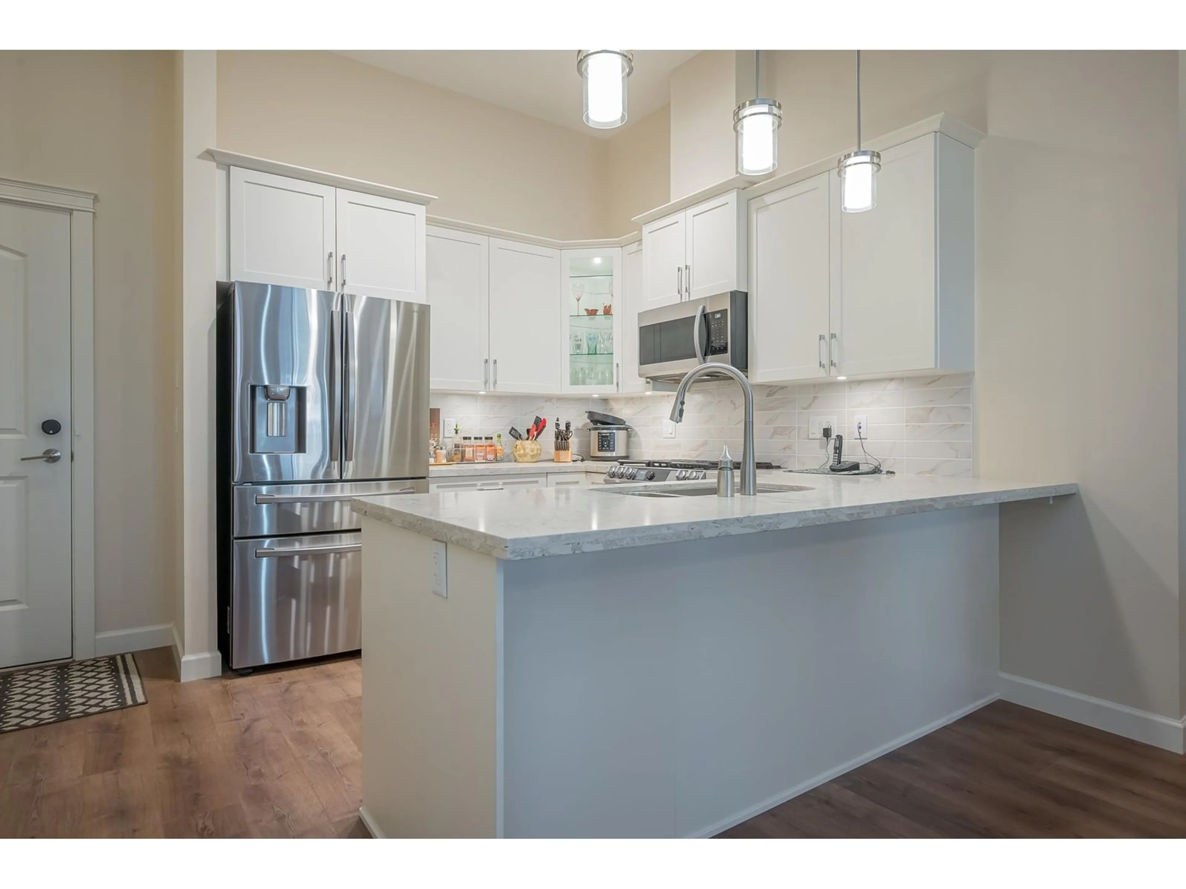 Open concept kitchen, wood/laminate floor for 610 - 20325 85, Langley British Columbia V2Y2C2