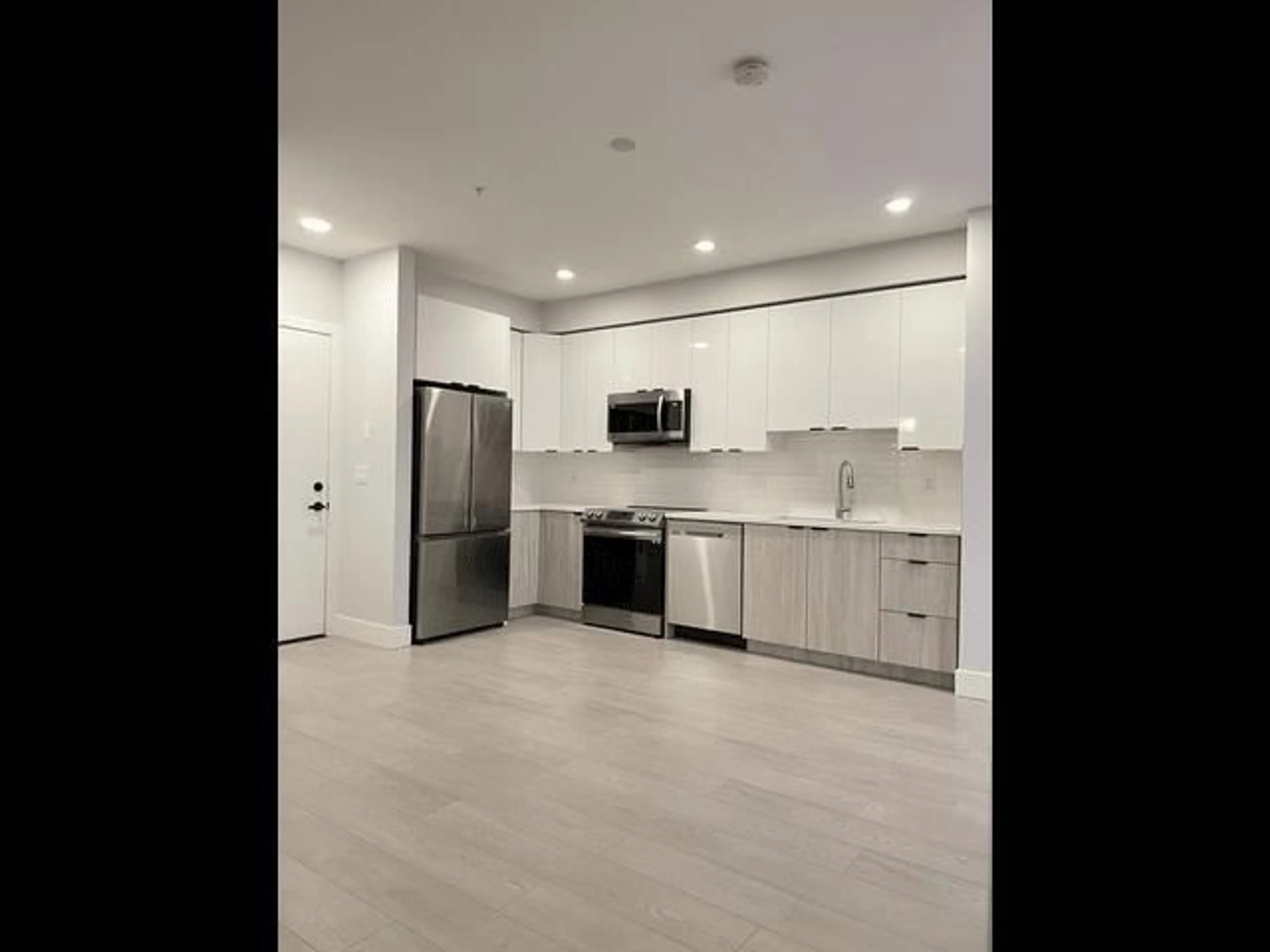 Open concept kitchen, unknown for 410 19825 54 AVENUE, Langley British Columbia V3A0P6