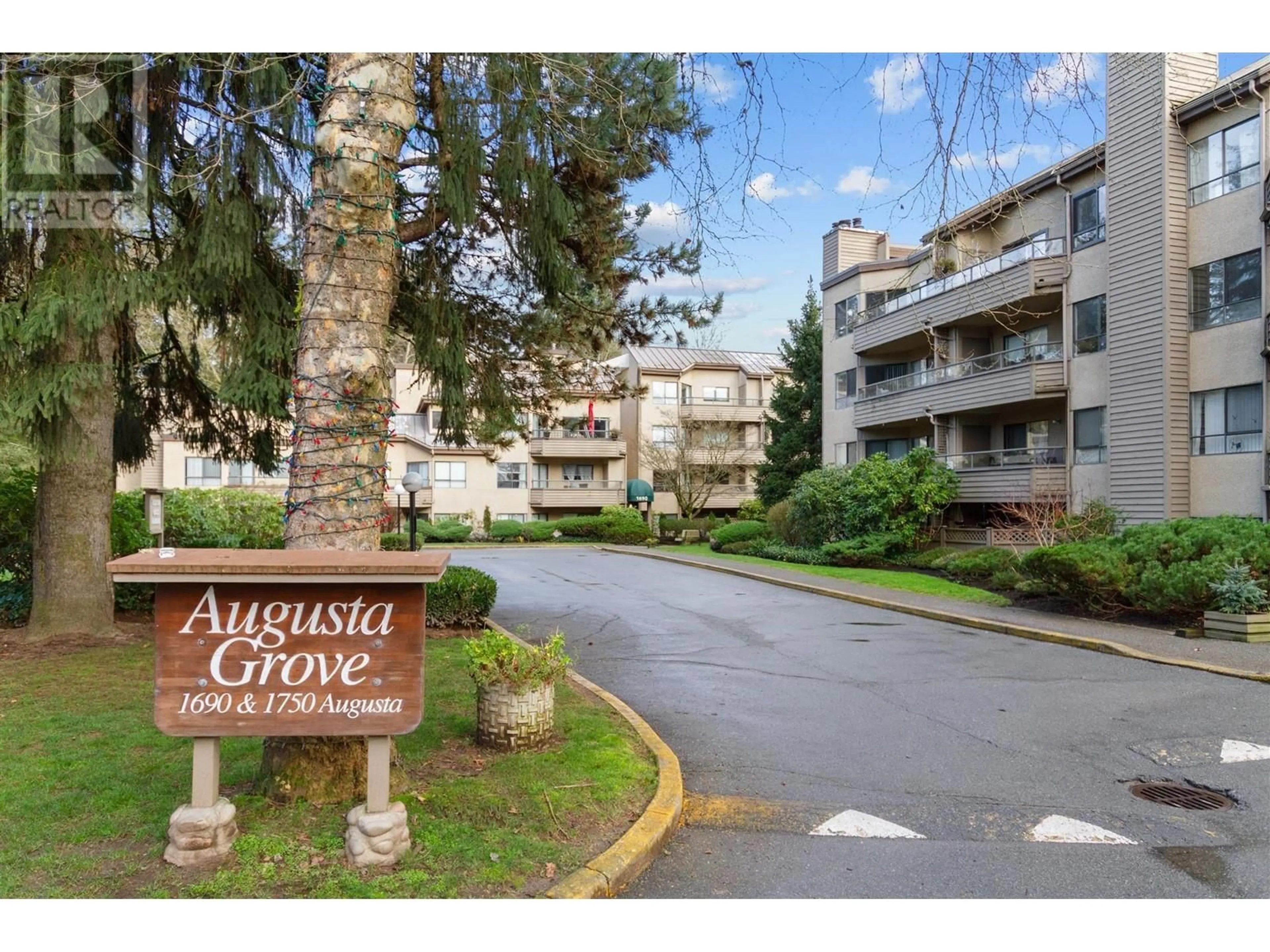 A pic from outside/outdoor area/front of a property/back of a property/a pic from drone, street for 301 1690 AUGUSTA AVENUE, Burnaby British Columbia V5A2V6