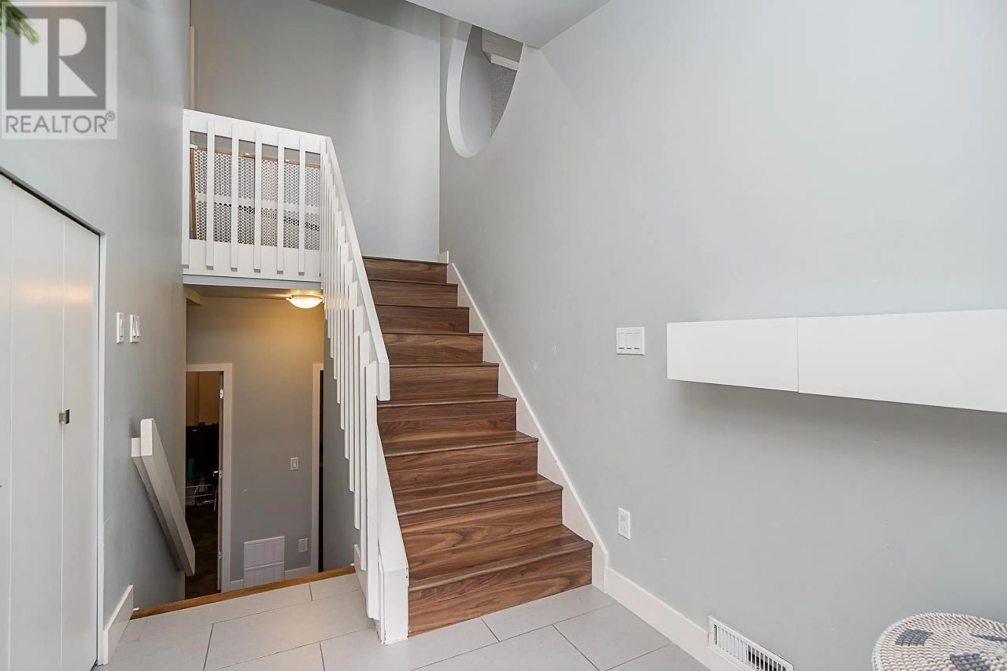 Stairs for 1029 DORY STREET, Coquitlam British Columbia V3C3Z5