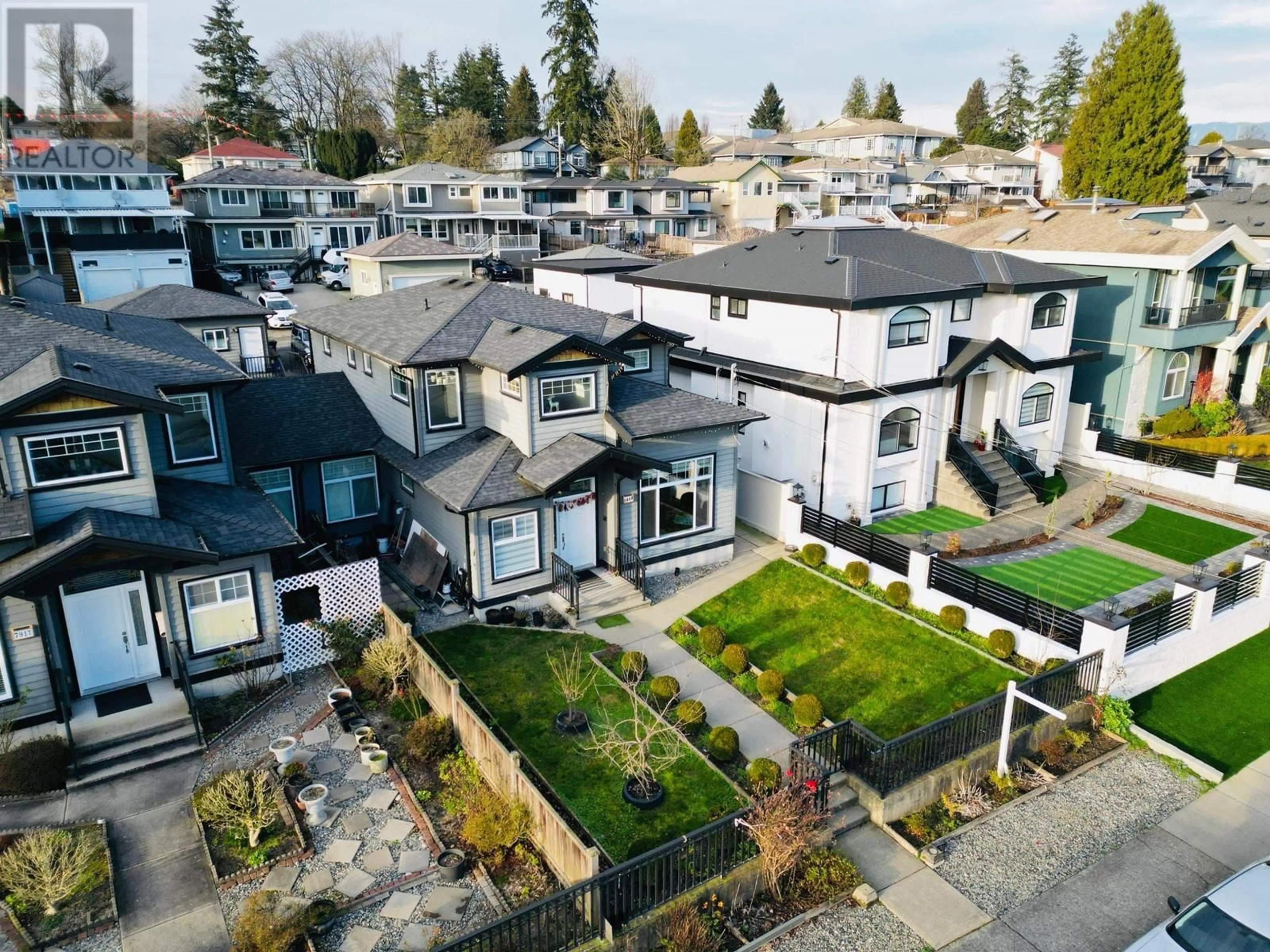 A pic from outside/outdoor area/front of a property/back of a property/a pic from drone, street for 7919 11TH AVENUE, Burnaby British Columbia V3N2N5