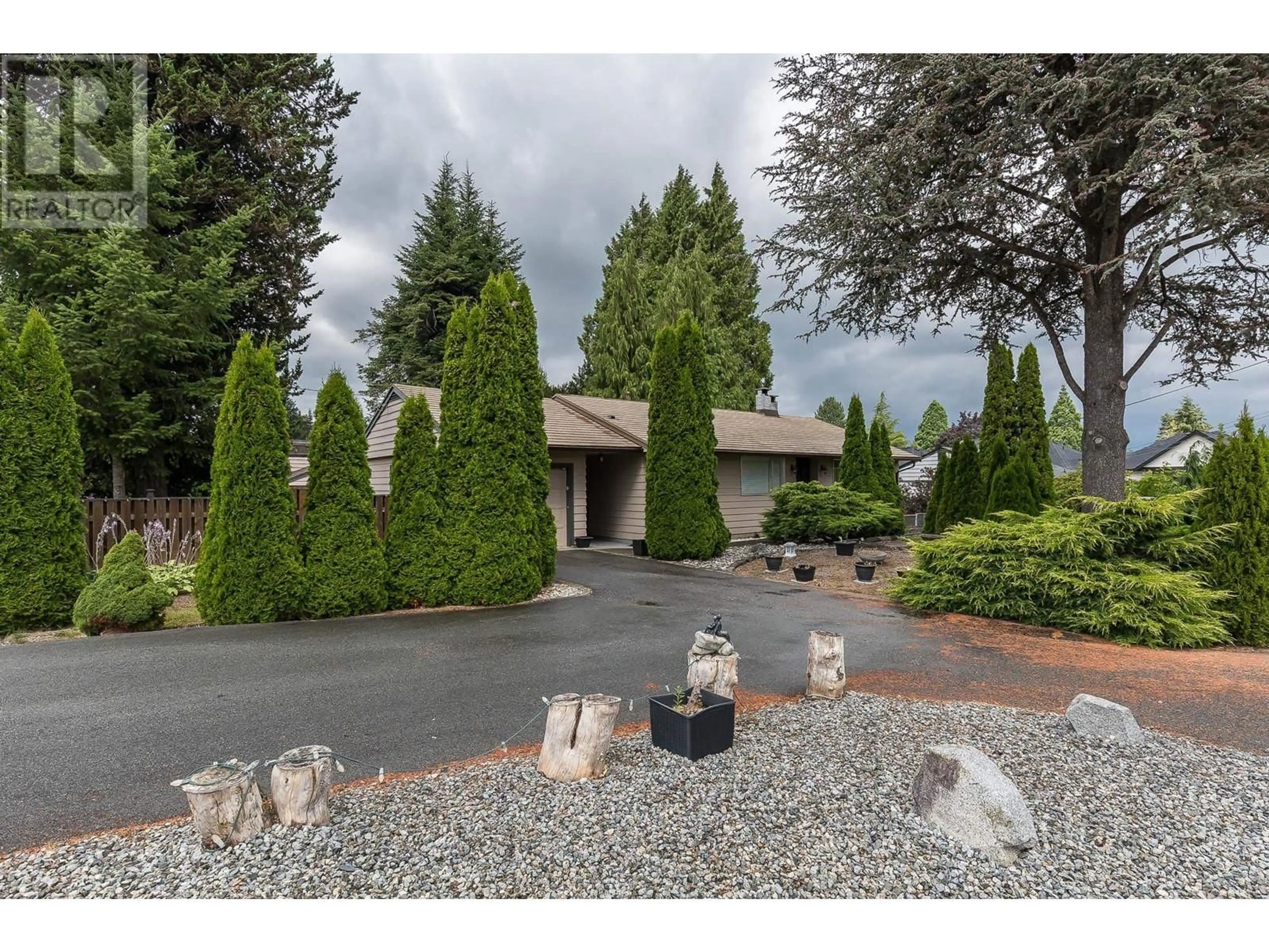 A pic from outside/outdoor area/front of a property/back of a property/a pic from drone, unknown for 12373 203 STREET, Maple Ridge British Columbia V2X4W1