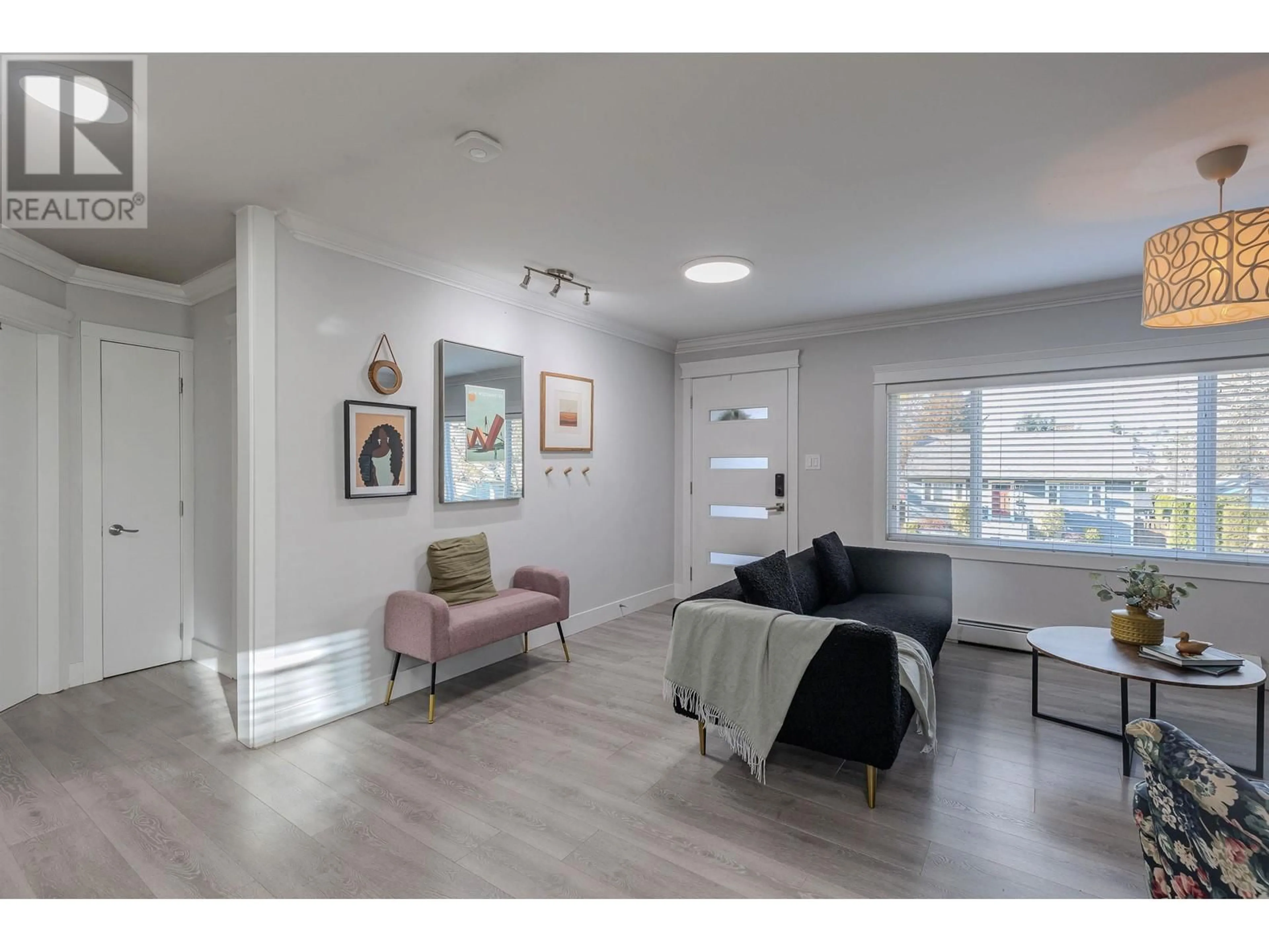 Living room with furniture, wood/laminate floor for 246 OSBORNE AVENUE, New Westminster British Columbia V3L1Y8