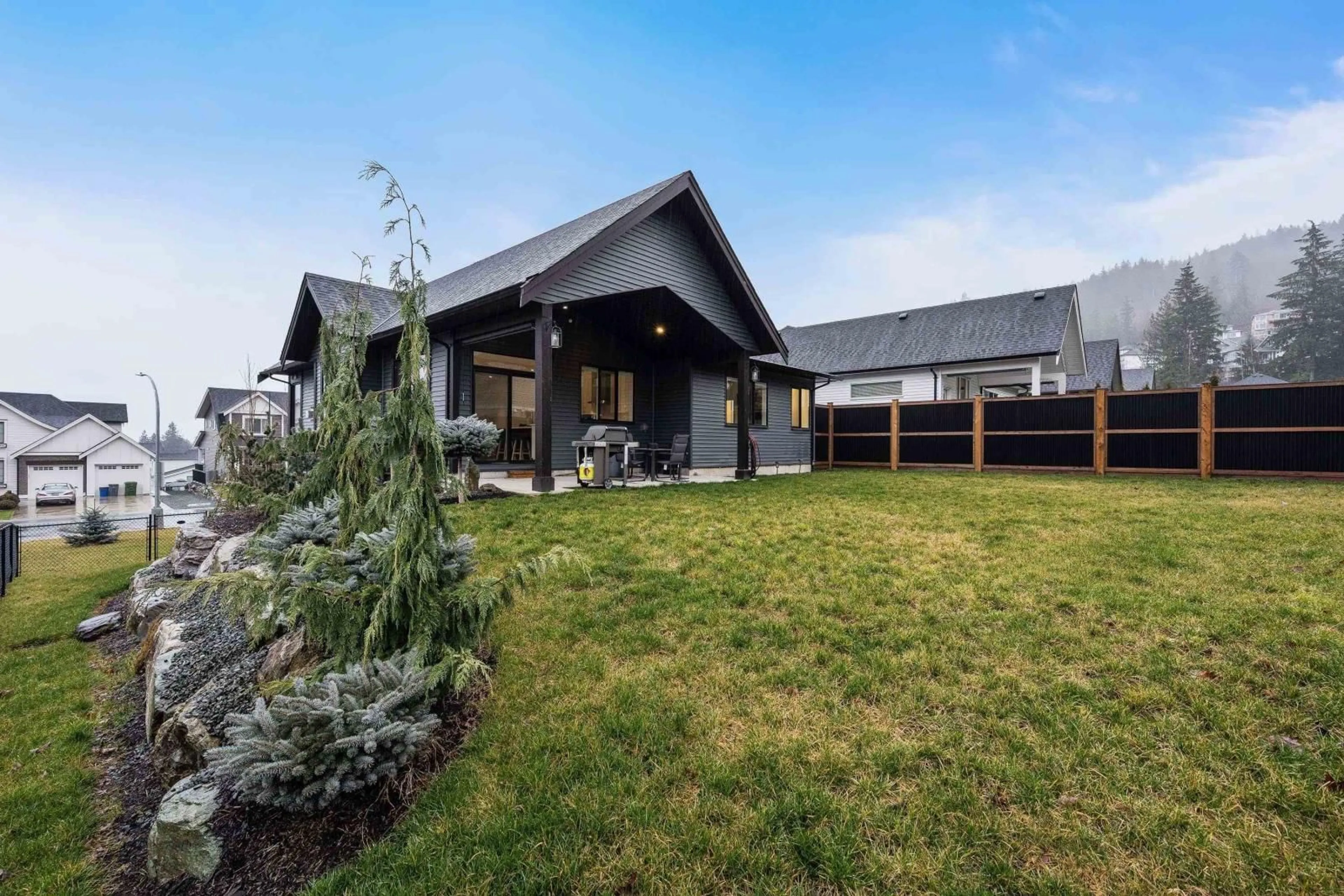 A pic from outside/outdoor area/front of a property/back of a property/a pic from drone, mountain view for 50190 KENSINGTON DRIVE|Eastern Hillsides, Chilliwack British Columbia V4Z1J5