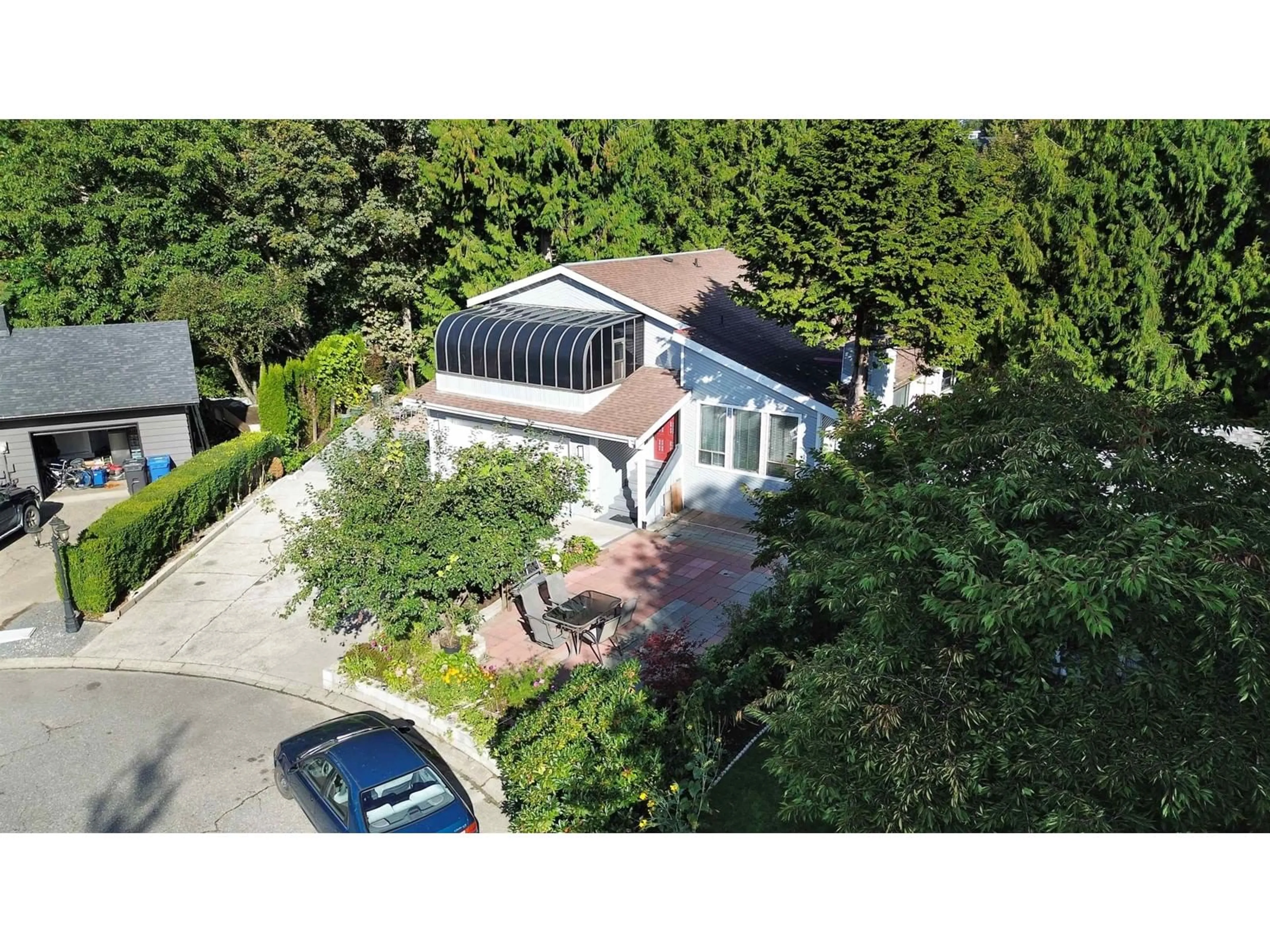 A pic from outside/outdoor area/front of a property/back of a property/a pic from drone, street for 3529 CARIBOO COURT, Abbotsford British Columbia V2S7H2