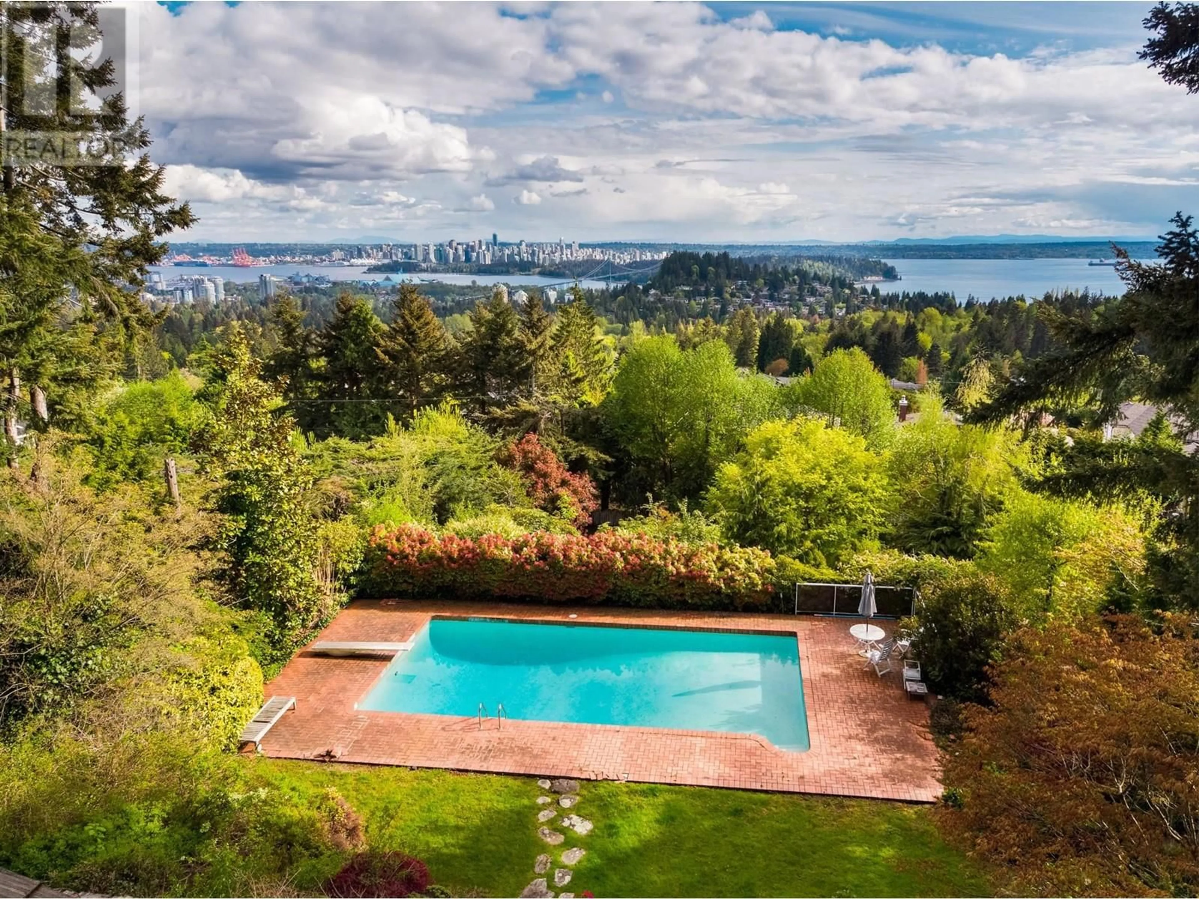 A pic from outside/outdoor area/front of a property/back of a property/a pic from drone, water/lake/river/ocean view for 790 FAIRMILE ROAD, West Vancouver British Columbia V7S1R2