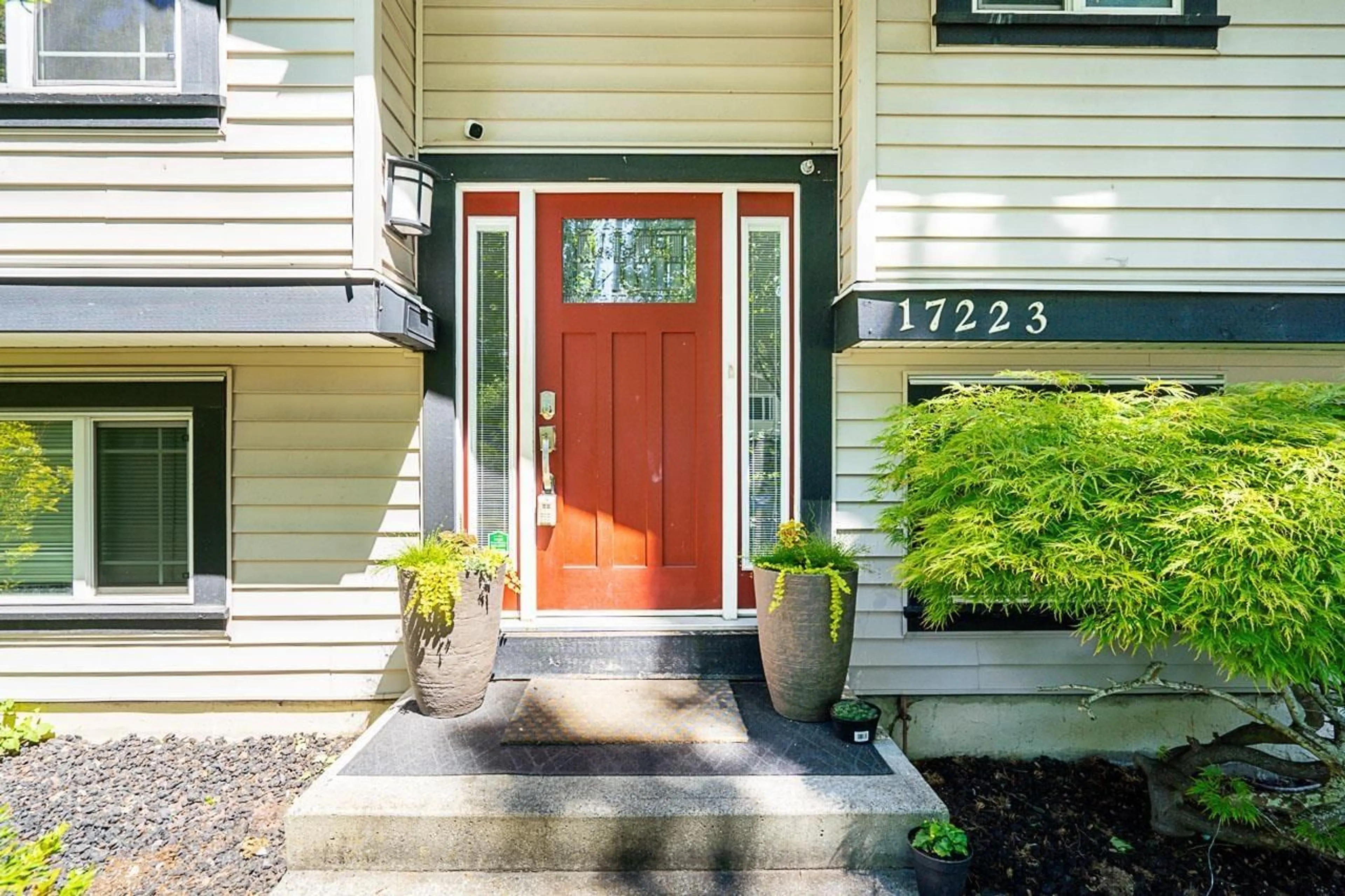 Indoor entryway for 17223 61B AVENUE, Surrey British Columbia V3S5M7