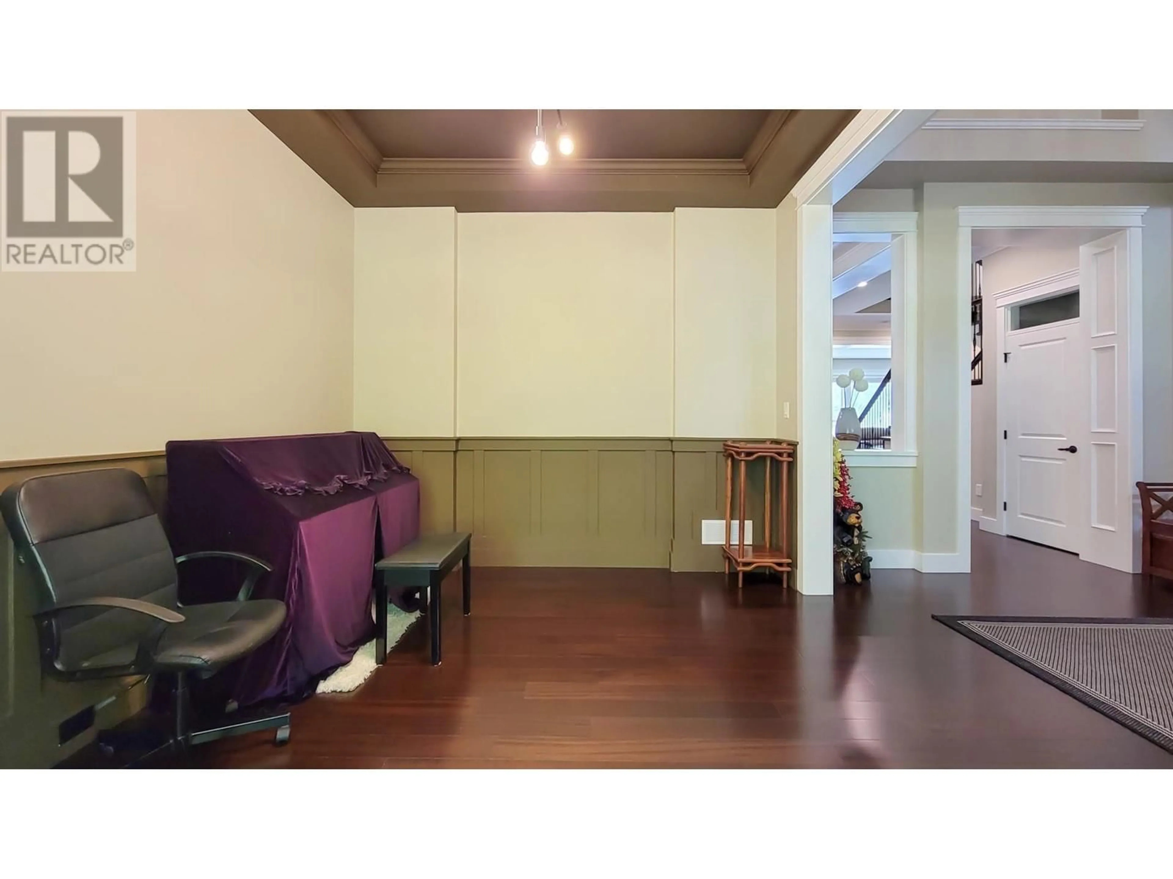 Indoor foyer for 3362 SCOTCH PINE AVENUE, Coquitlam British Columbia V3E0C4