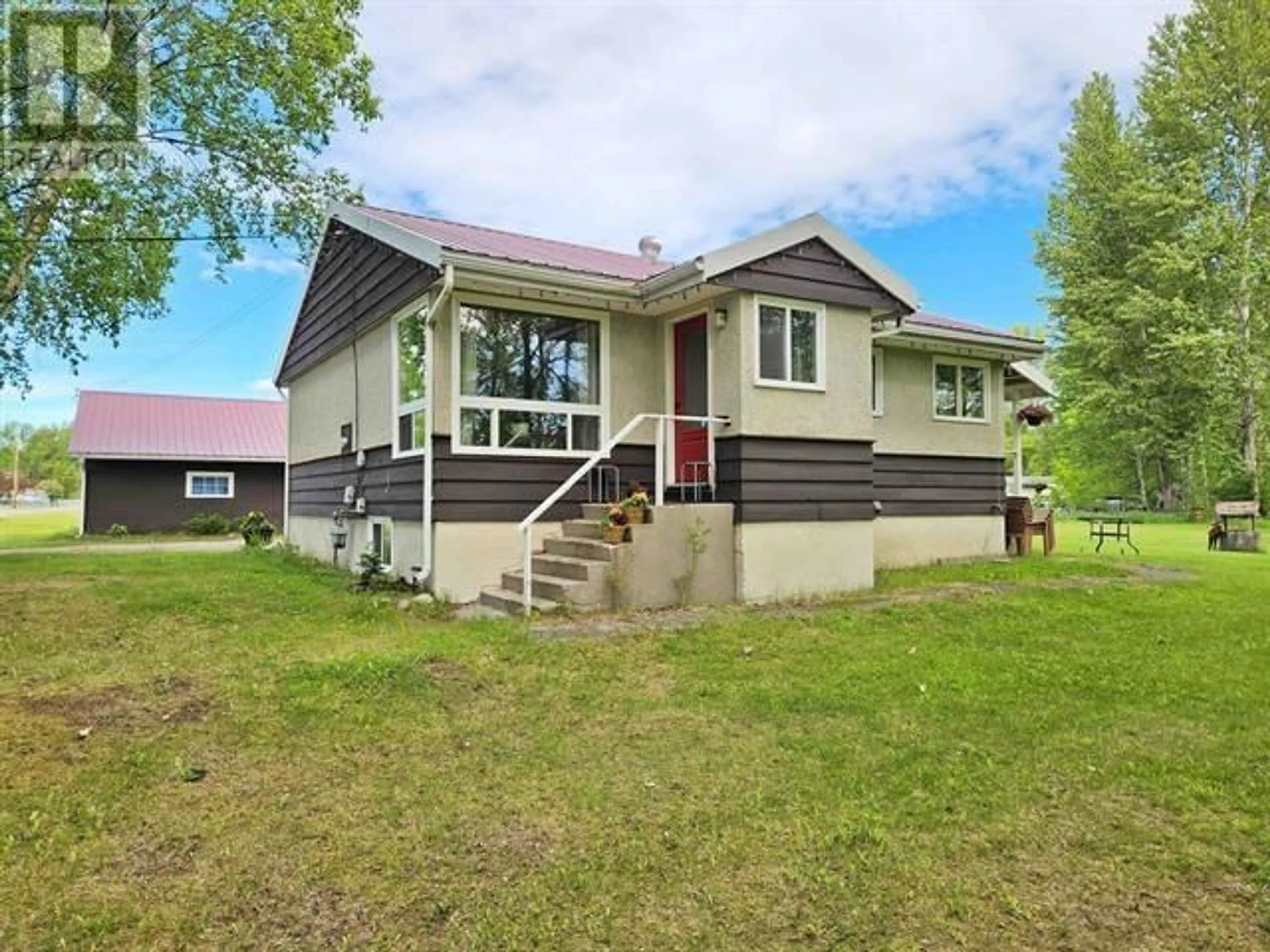 Home with vinyl exterior material, unknown for 2290 ASH AVENUE, Quesnel British Columbia V2J3X7