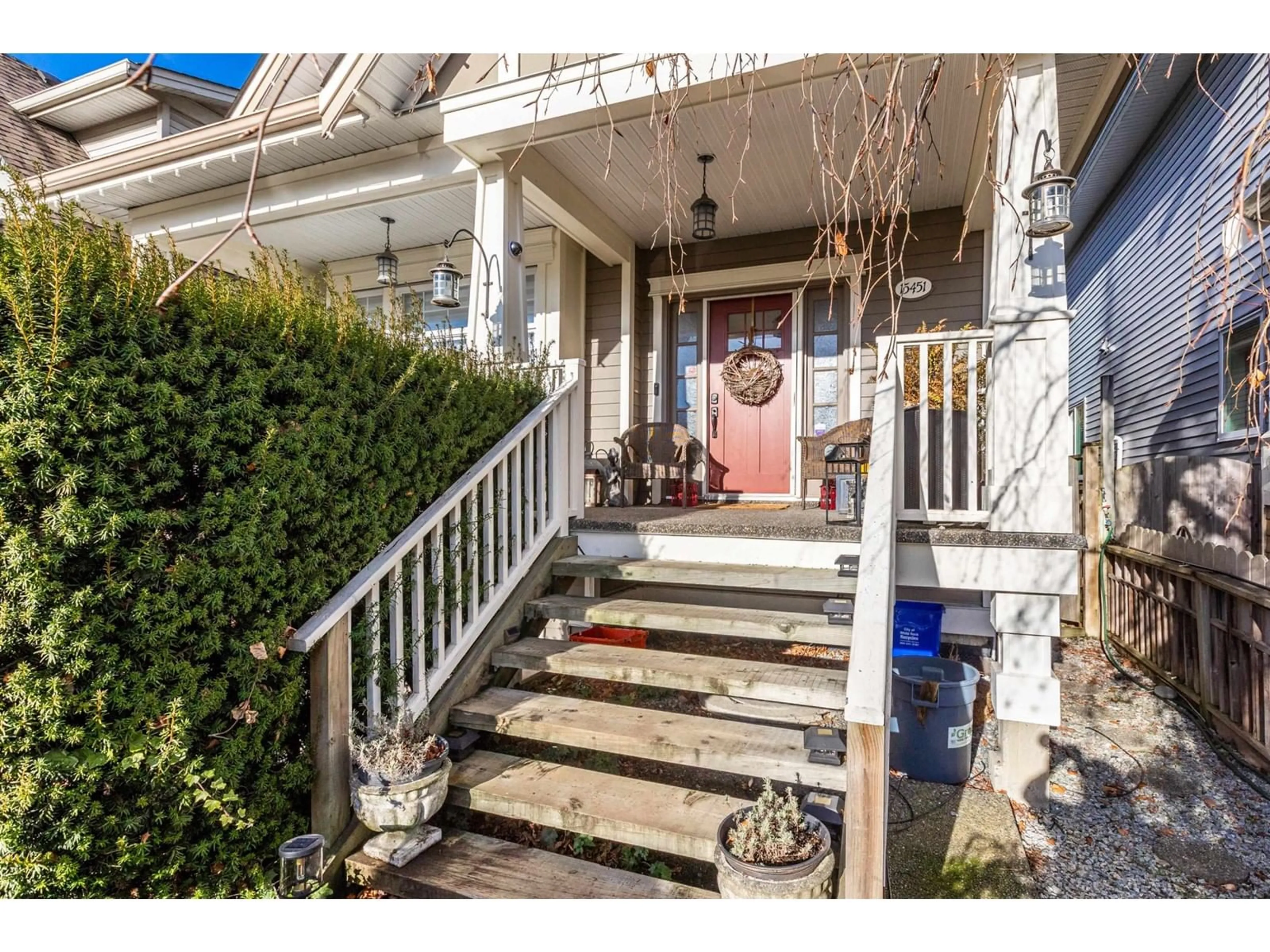 Indoor entryway for 15451 GOGGS AVENUE, White Rock British Columbia V4B2N5