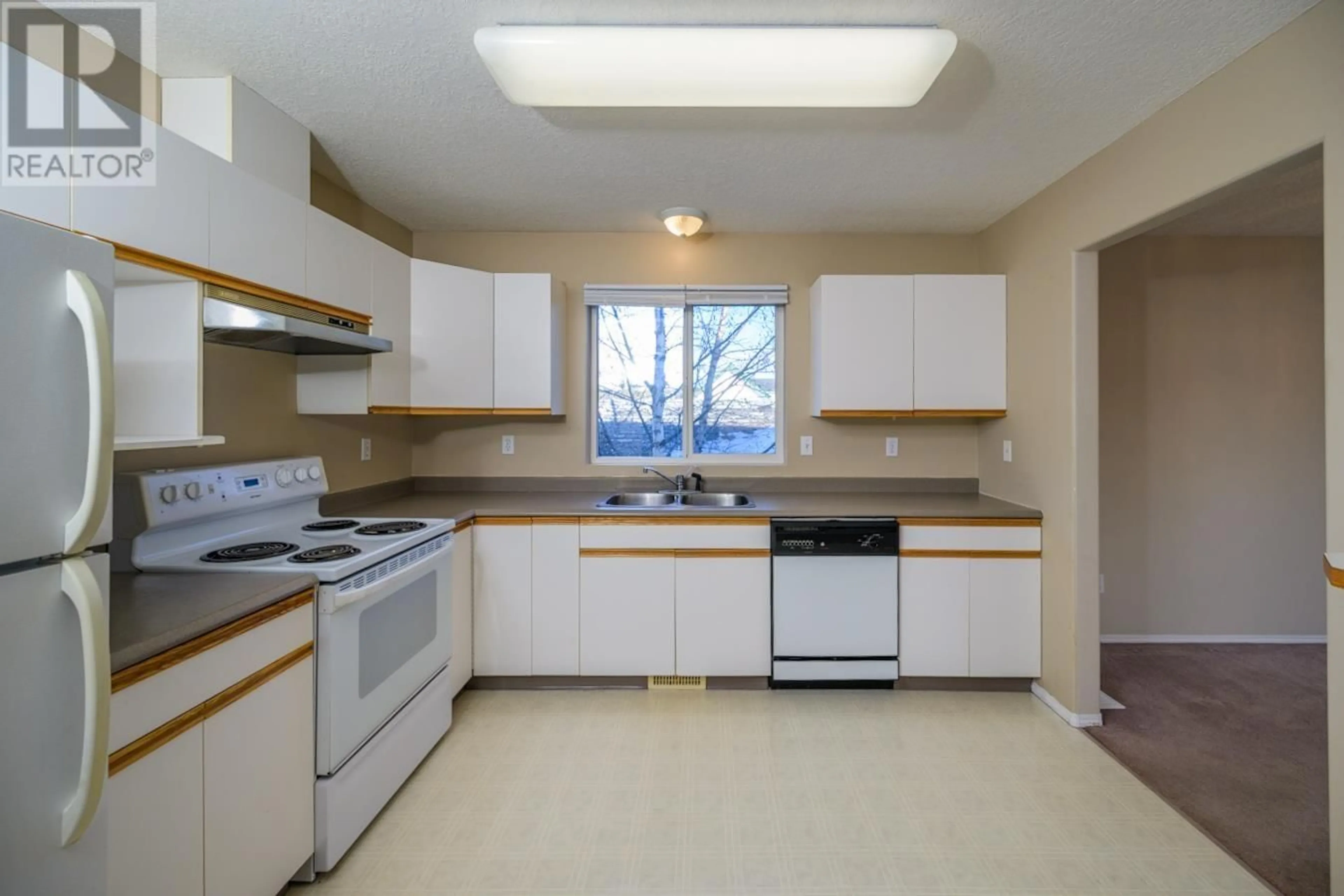 Standard kitchen, ceramic/tile floor for 587 HARPER STREET, Prince George British Columbia V2M2W6