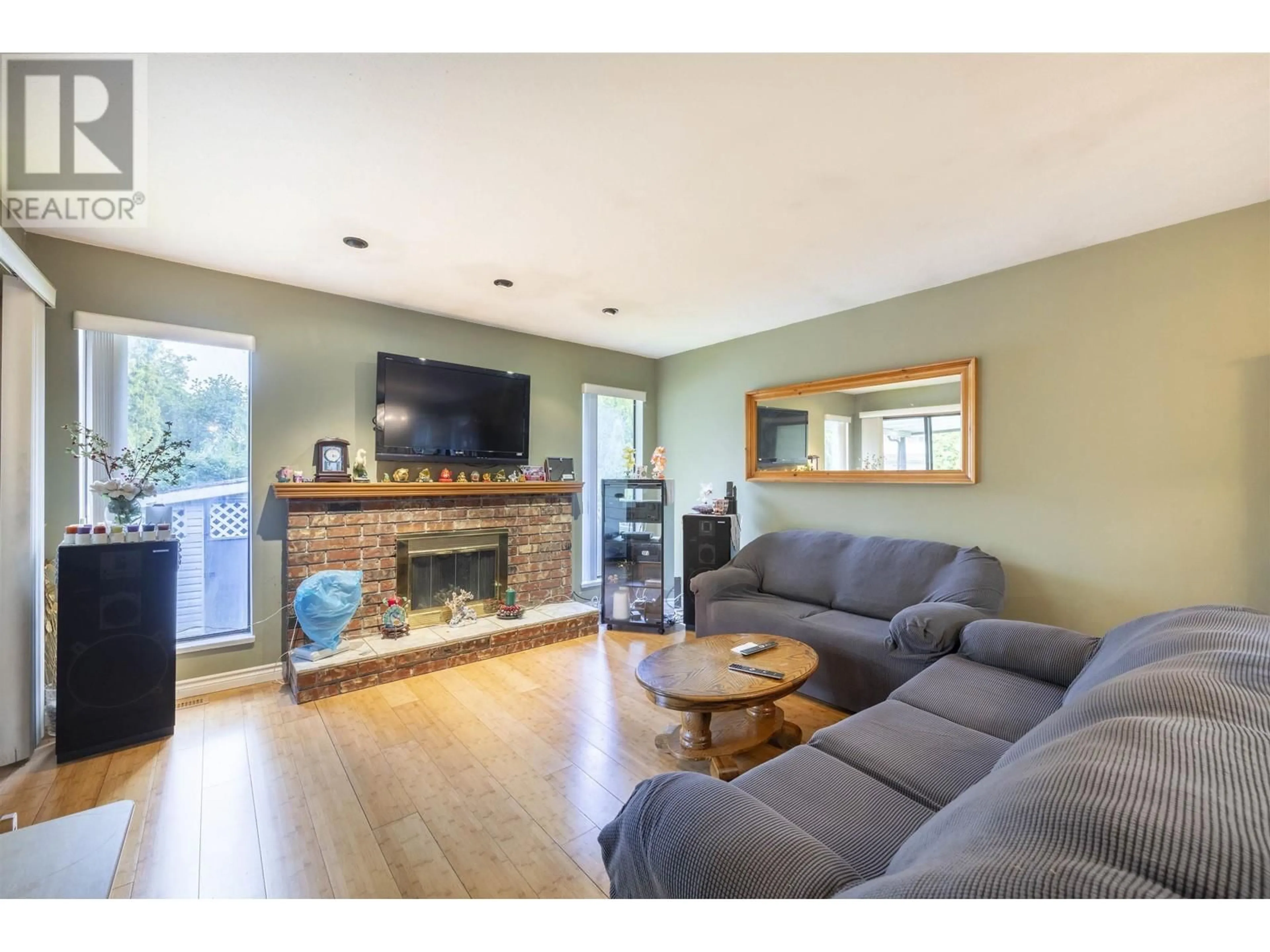 Living room with furniture, wood/laminate floor for 2480 MCLENNAN AVENUE, Richmond British Columbia V6X2N7