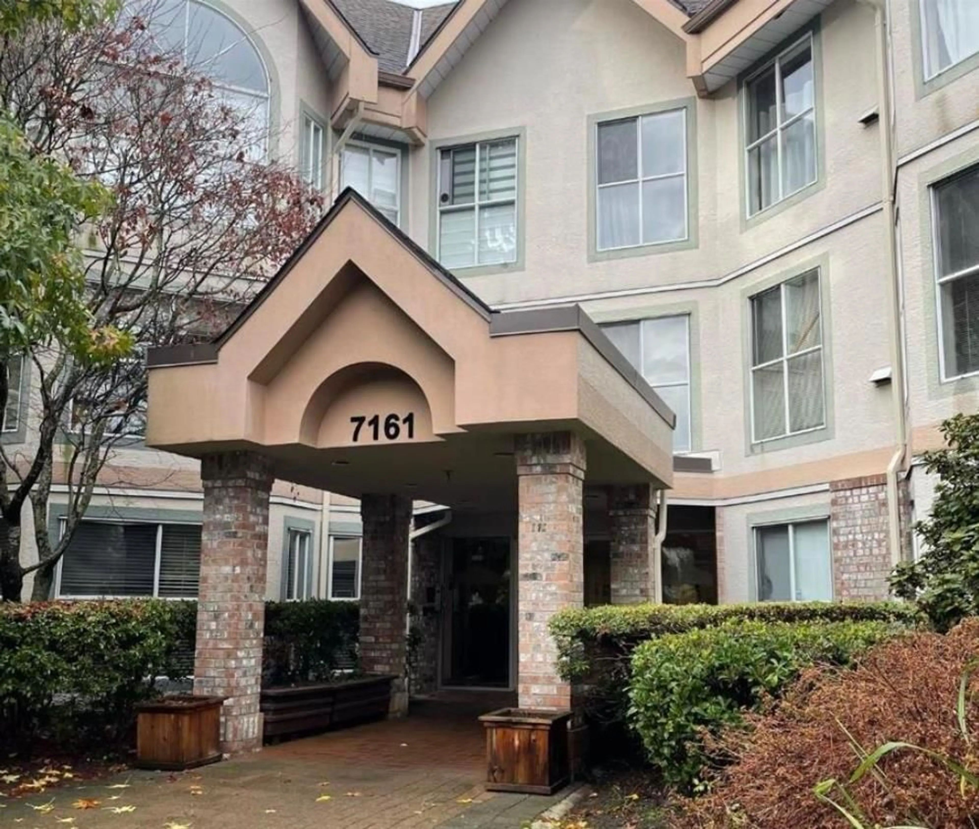 Indoor foyer for 110 - 7161 121, Surrey British Columbia V3W1G8