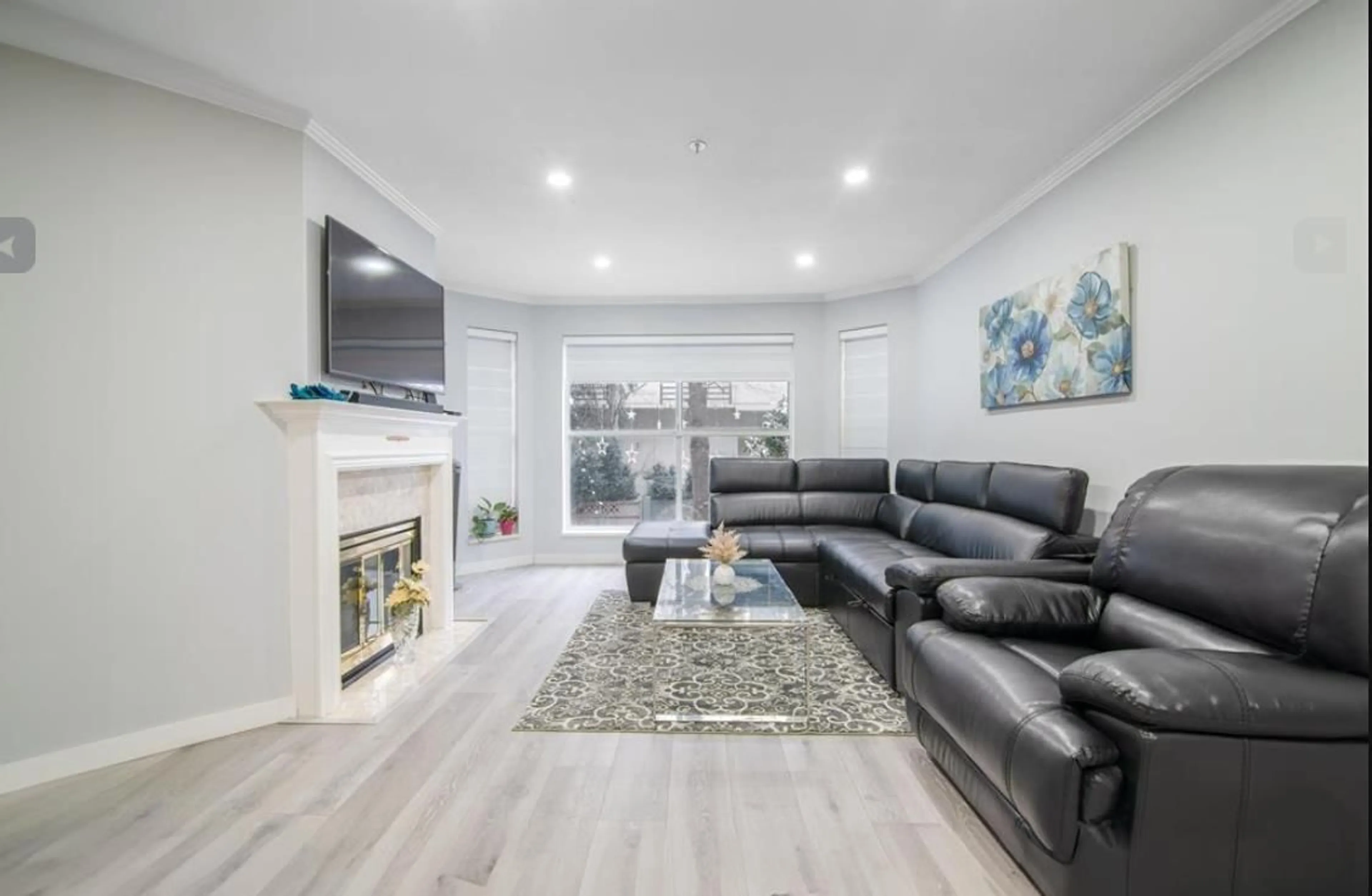 Living room with furniture, unknown for 110 - 7161 121, Surrey British Columbia V3W1G8