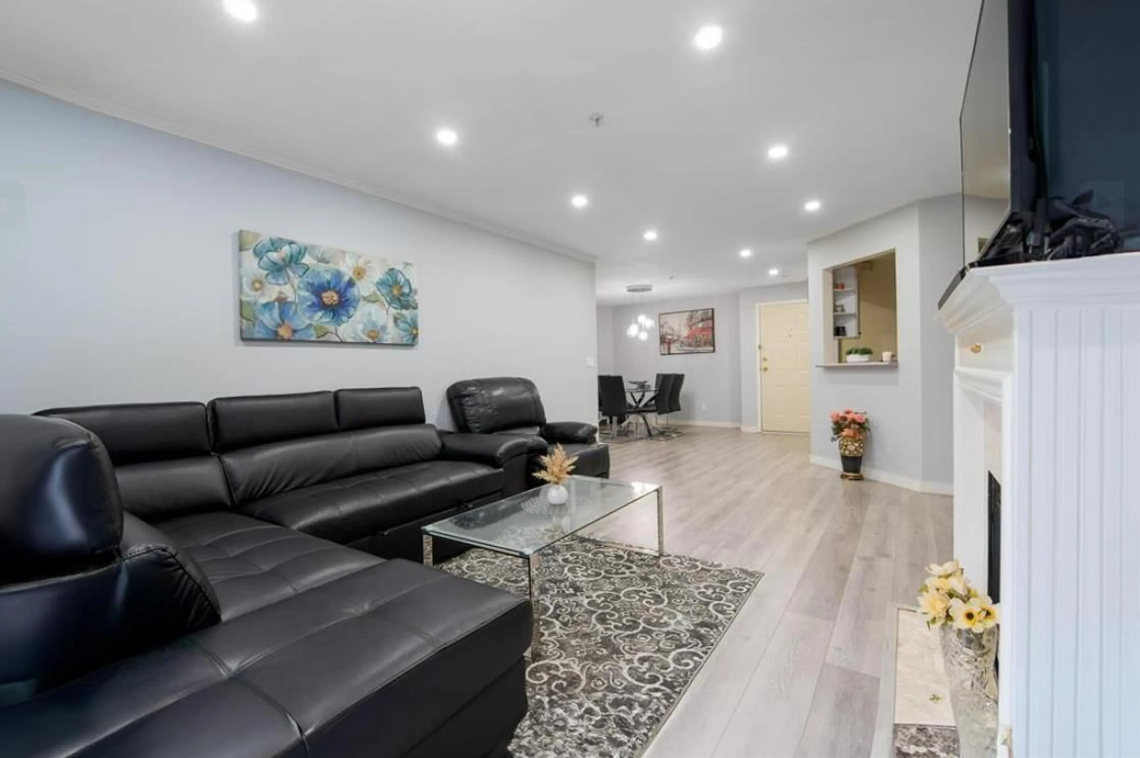 Living room with furniture, unknown for 110 - 7161 121, Surrey British Columbia V3W1G8