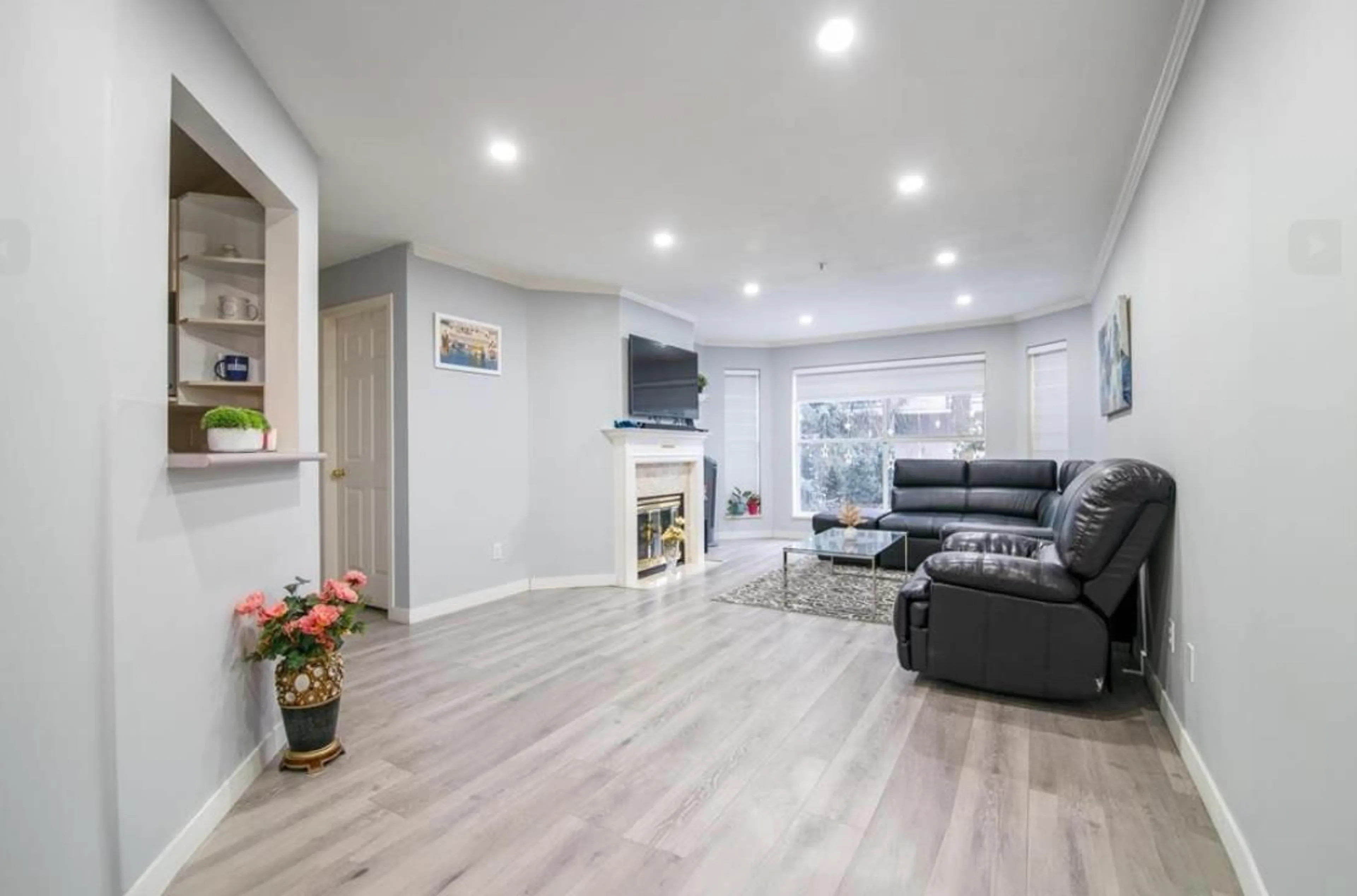 Living room with furniture, unknown for 110 - 7161 121, Surrey British Columbia V3W1G8