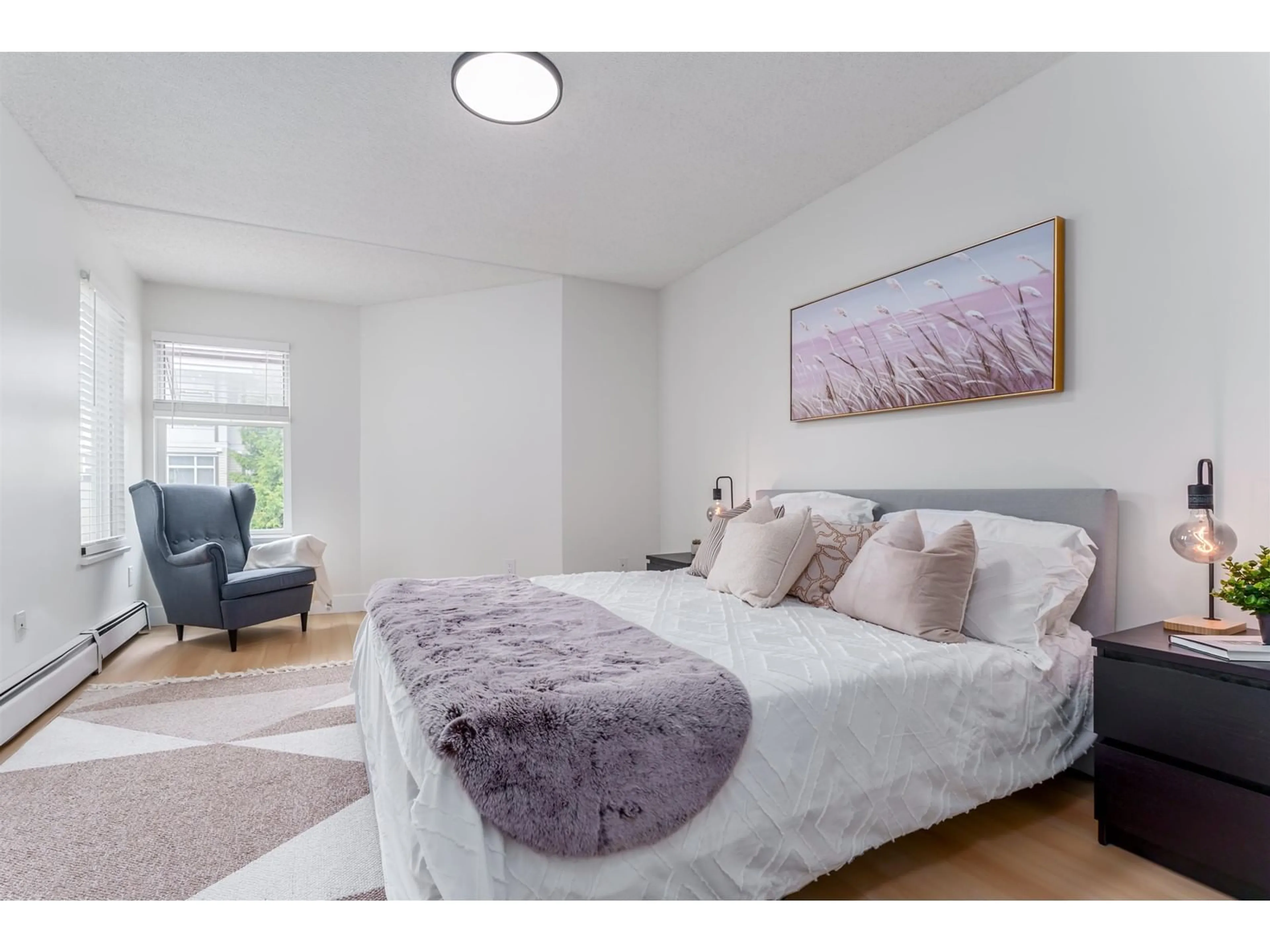 Bedroom with bed, unknown for 214 1850 E SOUTHMERE CRESCENT, Surrey British Columbia V4A6Y6