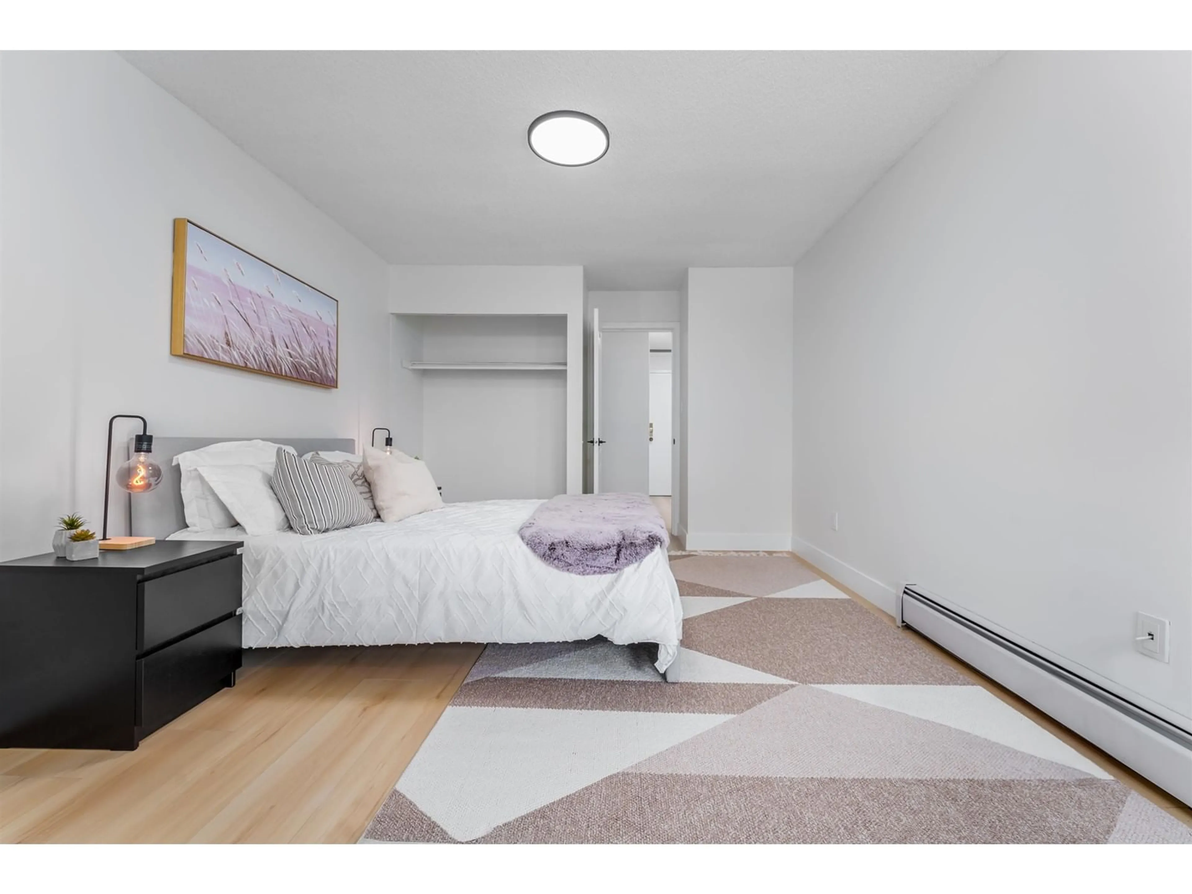 Bedroom with bed, unknown for 214 1850 E SOUTHMERE CRESCENT, Surrey British Columbia V4A6Y6