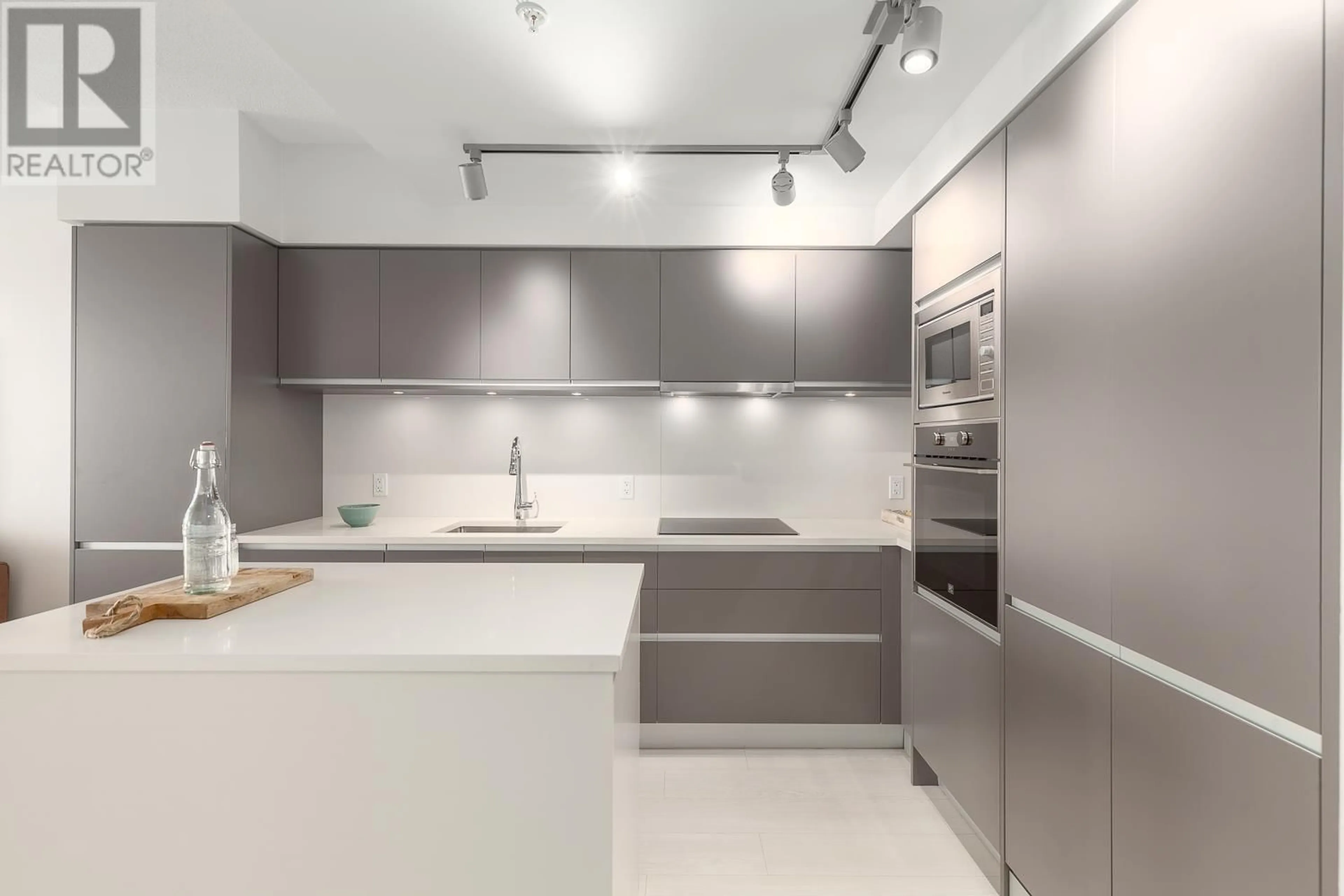 Contemporary kitchen, unknown for 513 180 E 2ND AVENUE, Vancouver British Columbia V5T0K4