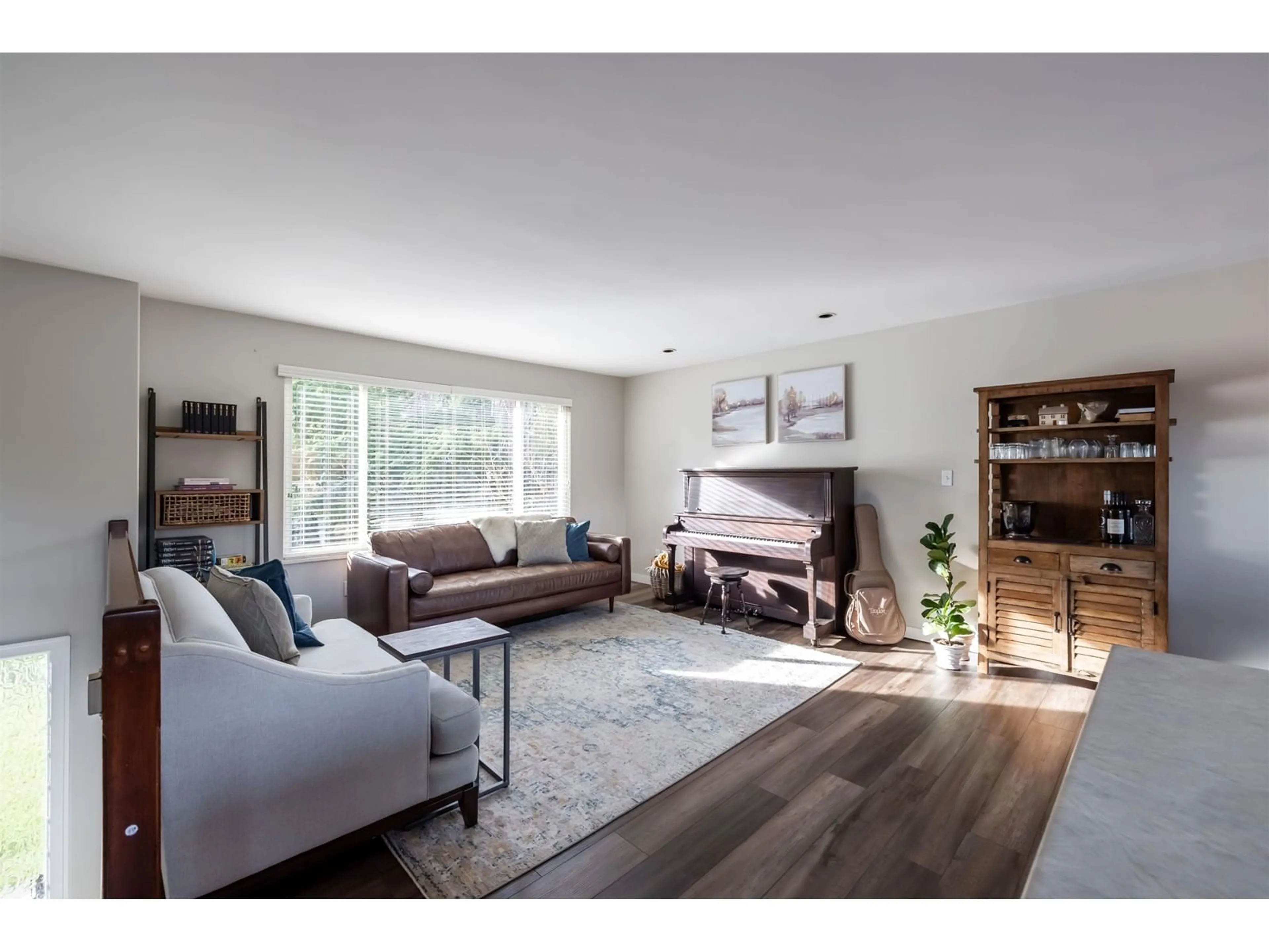 Living room with furniture, wood/laminate floor for 20737 GRADE CRESCENT, Langley British Columbia V3A4K2