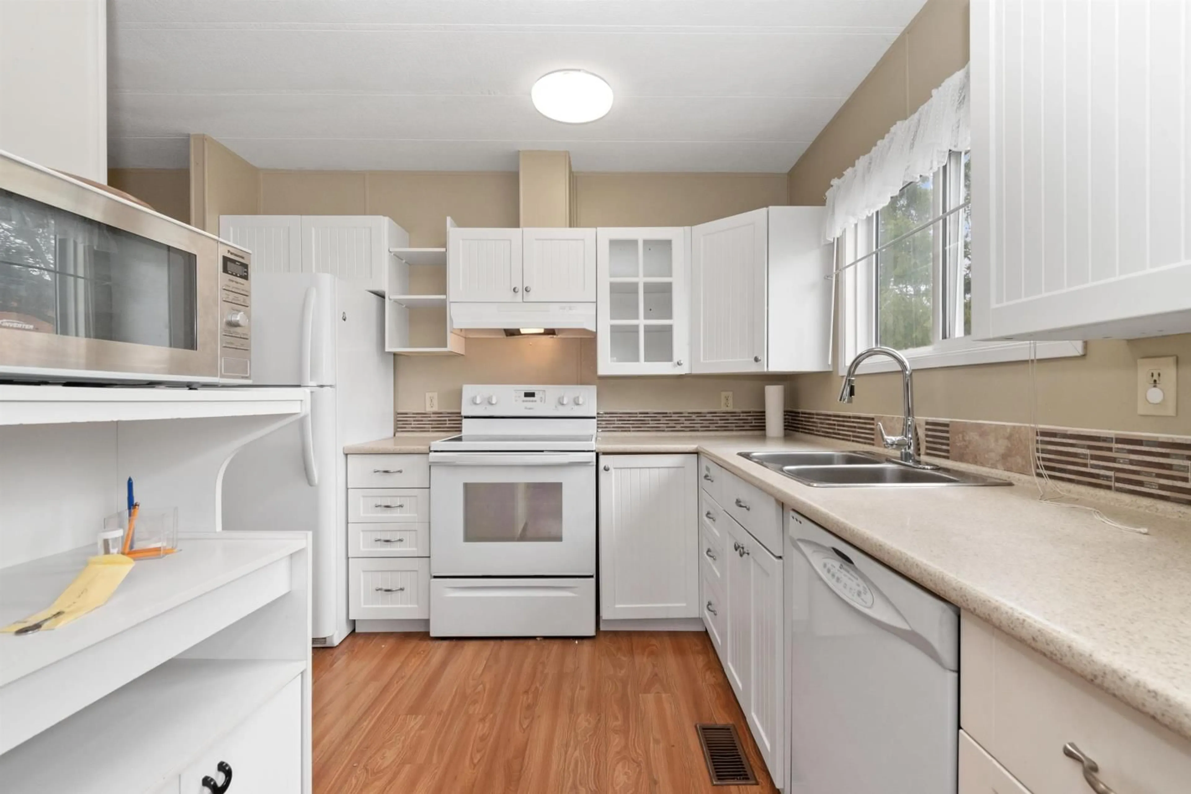 Standard kitchen, unknown for 83 - 6338 VEDDER ROAD, Chilliwack British Columbia V2R3R3