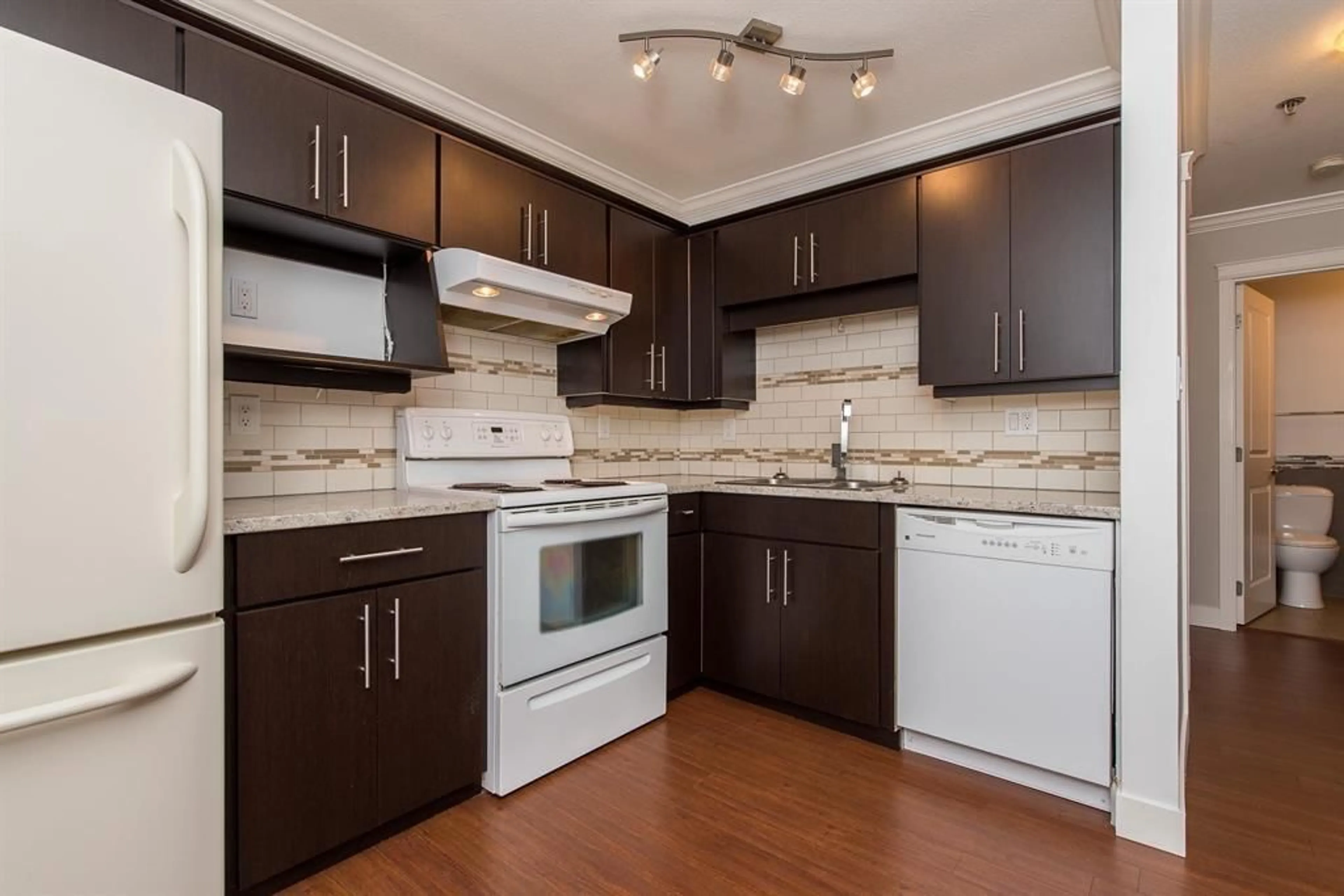 Standard kitchen, wood/laminate floor for 305 2130 MCKENZIE ROAD, Abbotsford British Columbia V2S3Z8