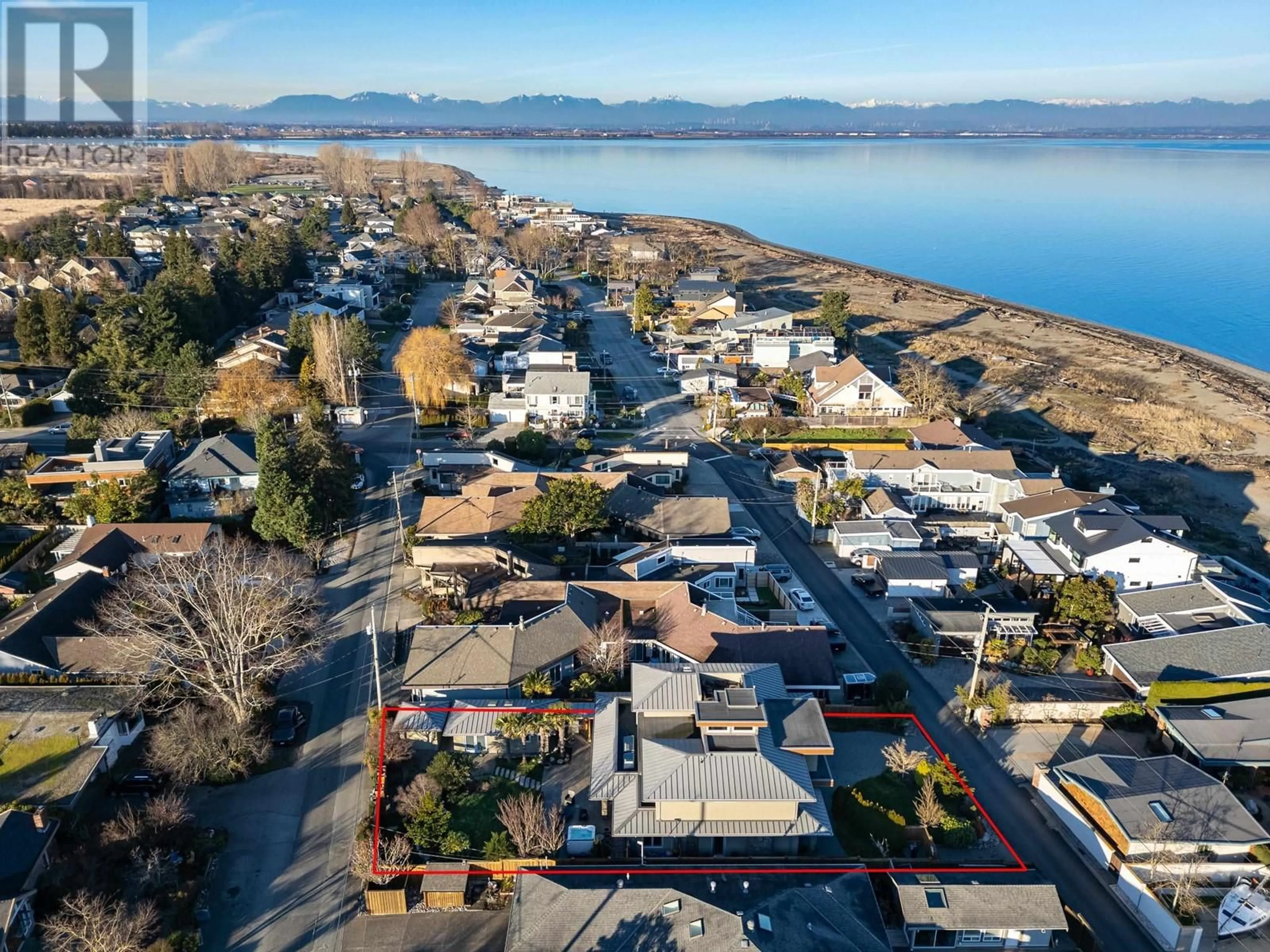 A pic from outside/outdoor area/front of a property/back of a property/a pic from drone, water/lake/river/ocean view for 271 CENTENNIAL PARKWAY, Delta British Columbia V4L1K6