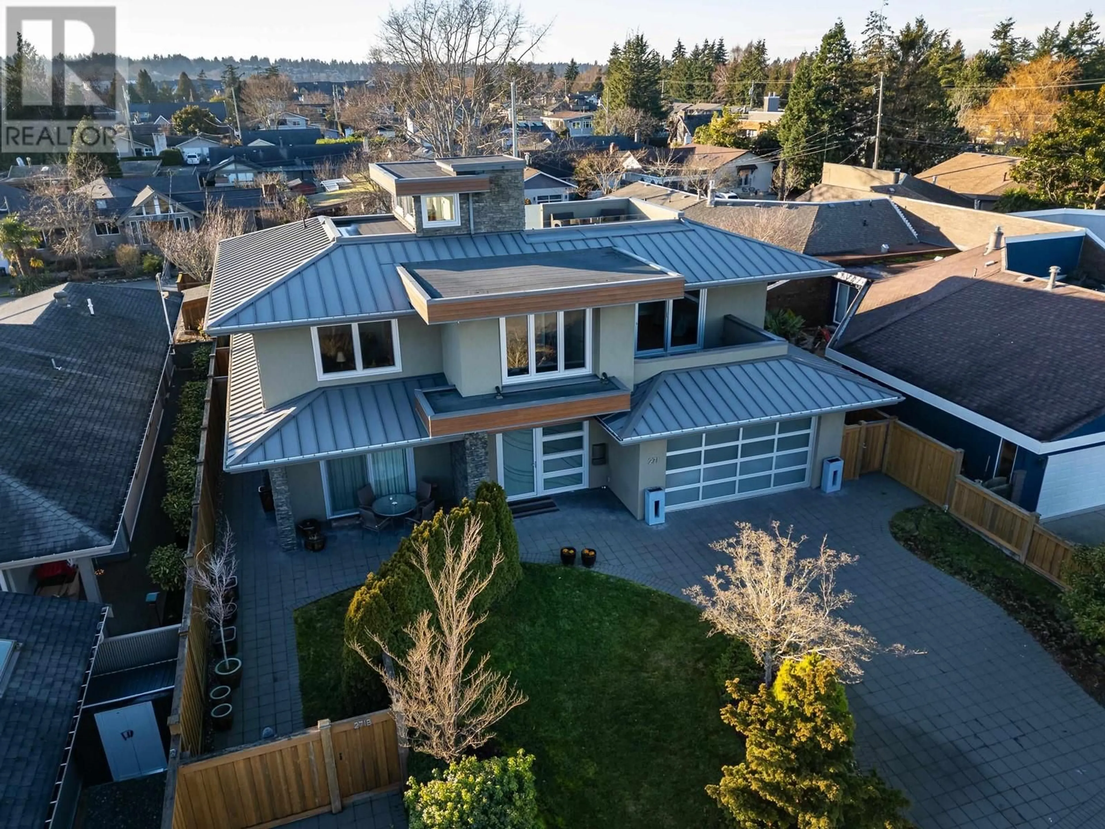 A pic from outside/outdoor area/front of a property/back of a property/a pic from drone, street for 271 CENTENNIAL PARKWAY, Delta British Columbia V4L1K6