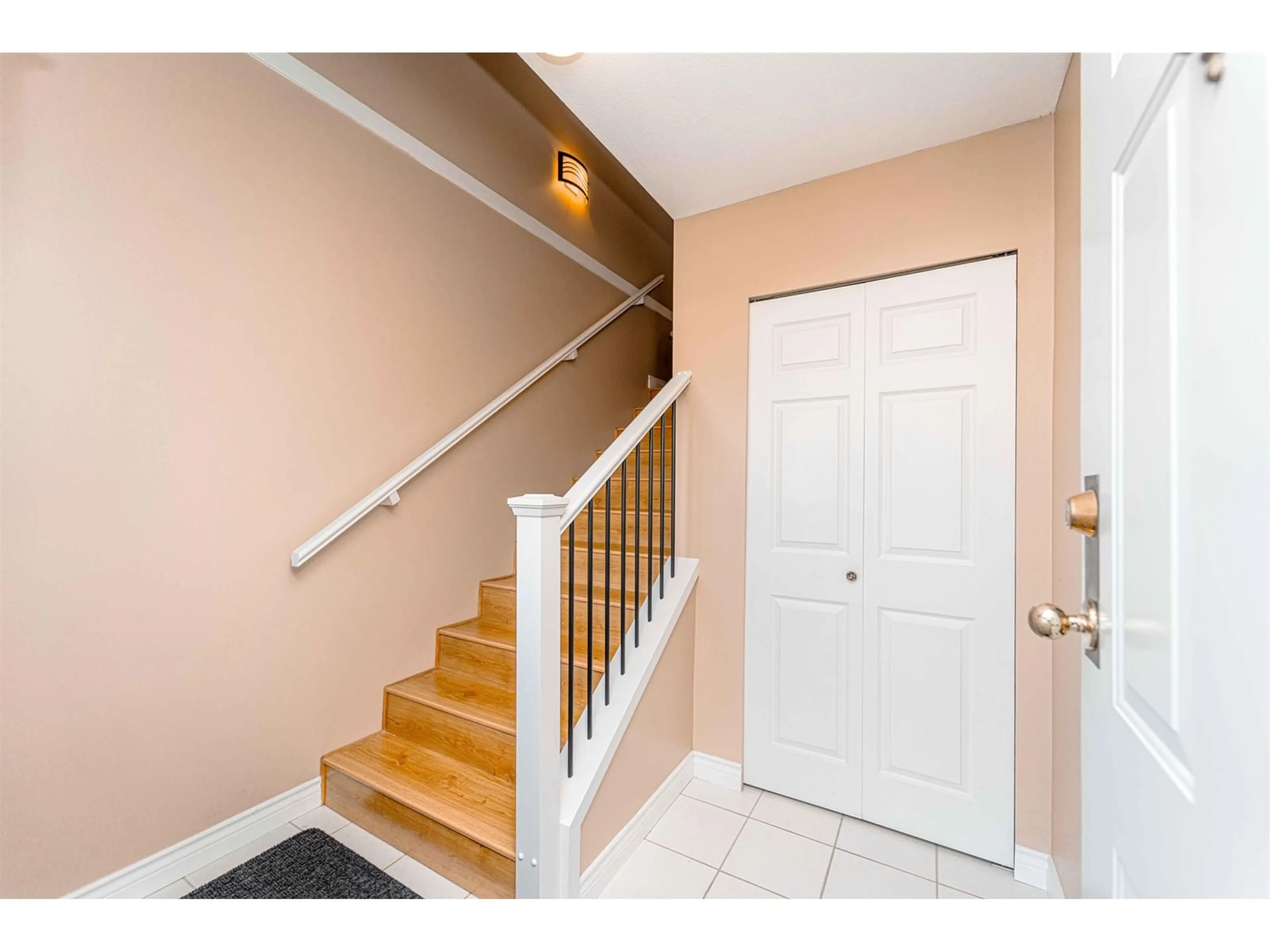 Indoor entryway for 140 3080 TOWNLINE ROAD, Abbotsford British Columbia V2T5M2