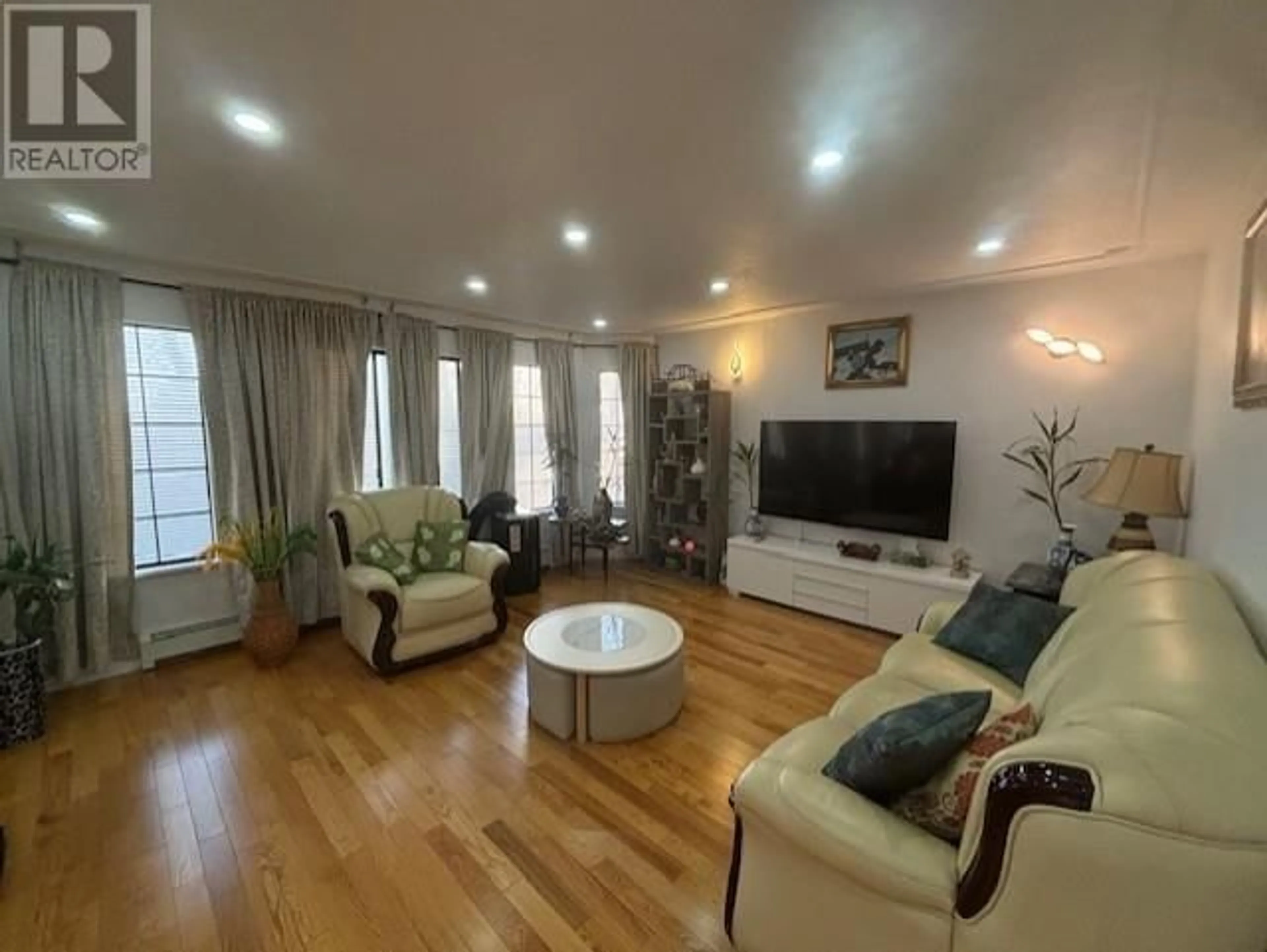 Living room with furniture, wood/laminate floor for 3609 TURNER STREET, Vancouver British Columbia V5K2J2