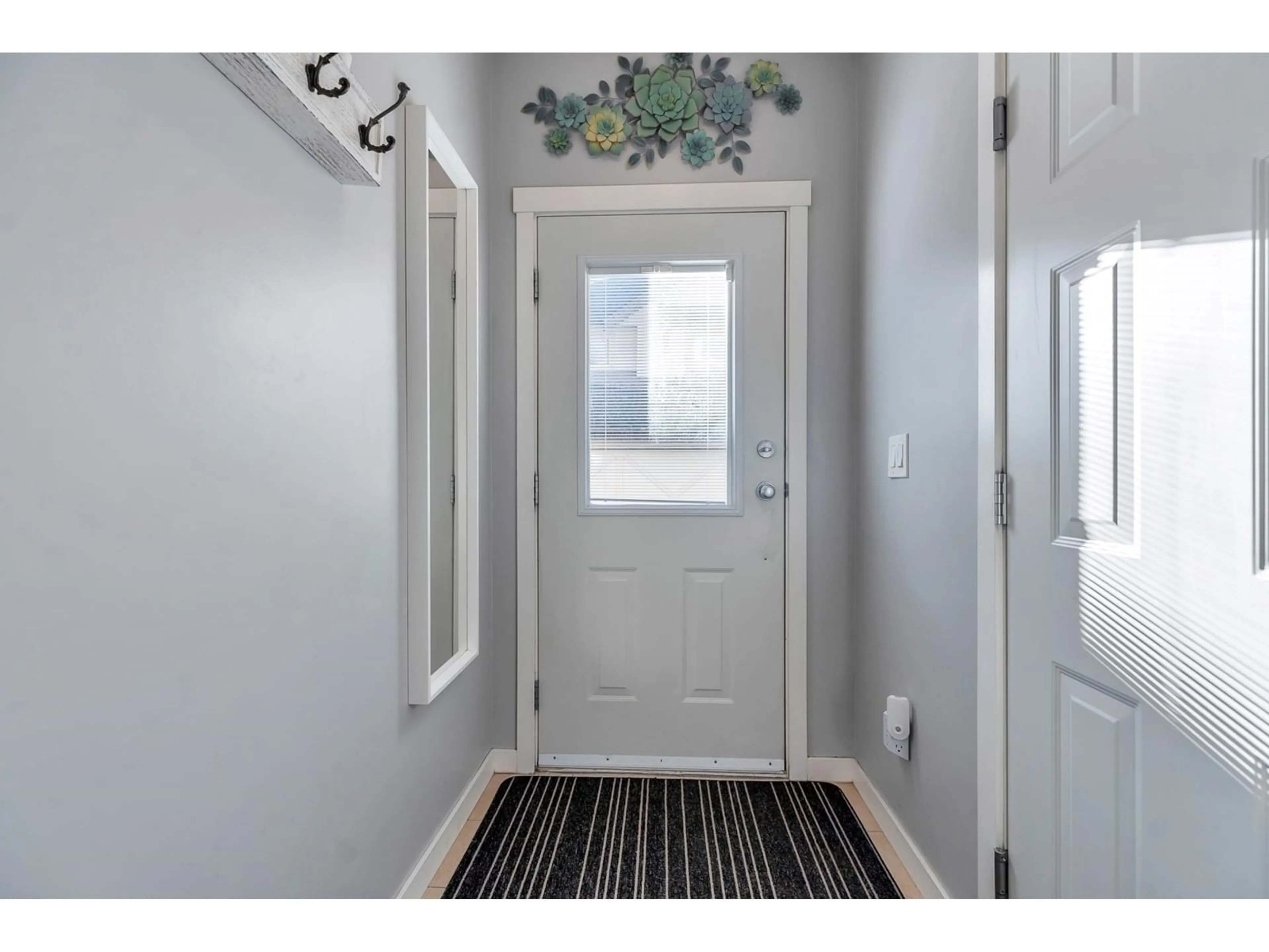 Indoor entryway for 17 20350 68 AVENUE, Langley British Columbia V2Y3A5