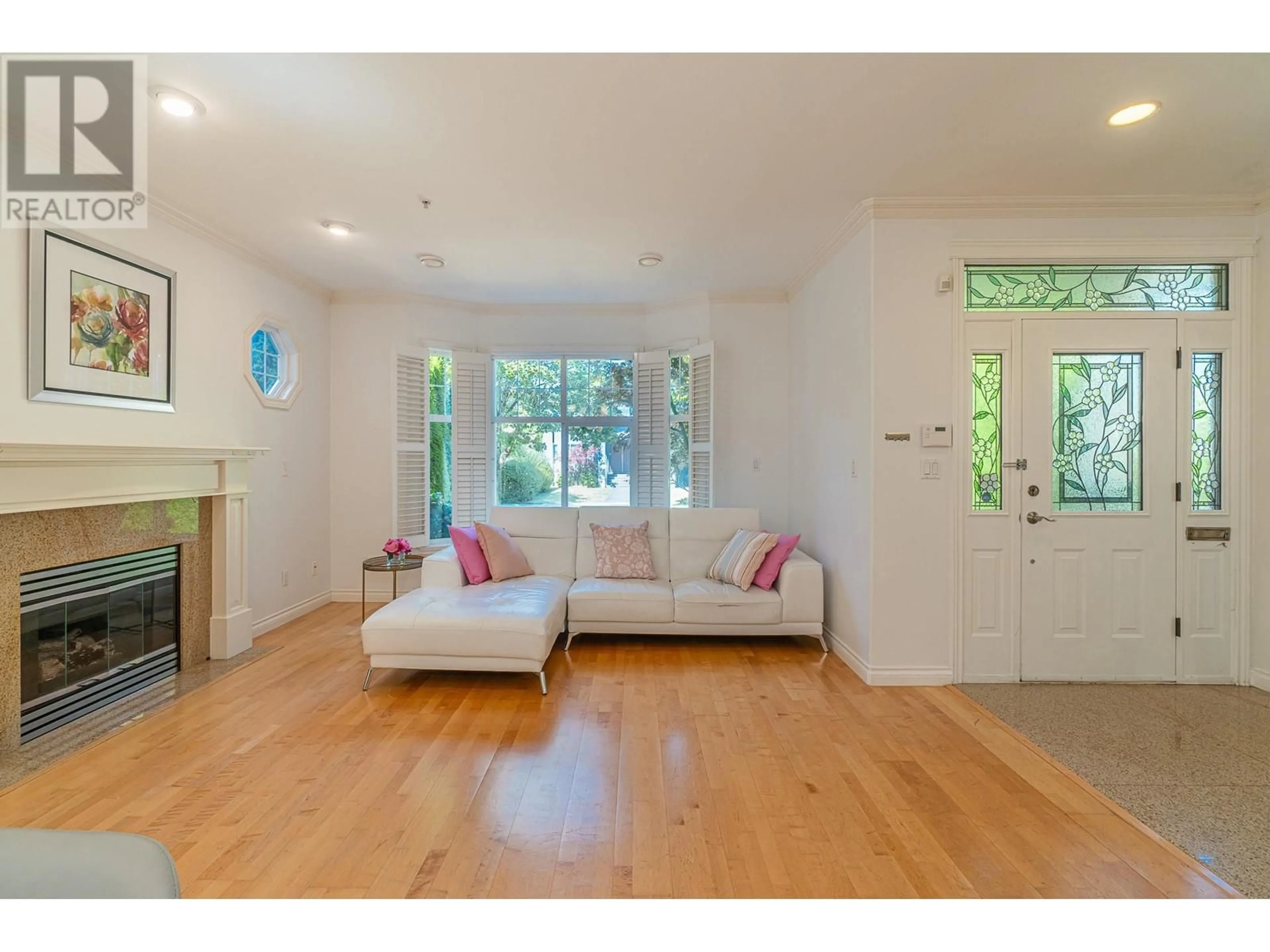 Living room with furniture, wood/laminate floor for 2818 19TH AVENUE, Vancouver British Columbia V6L1E5