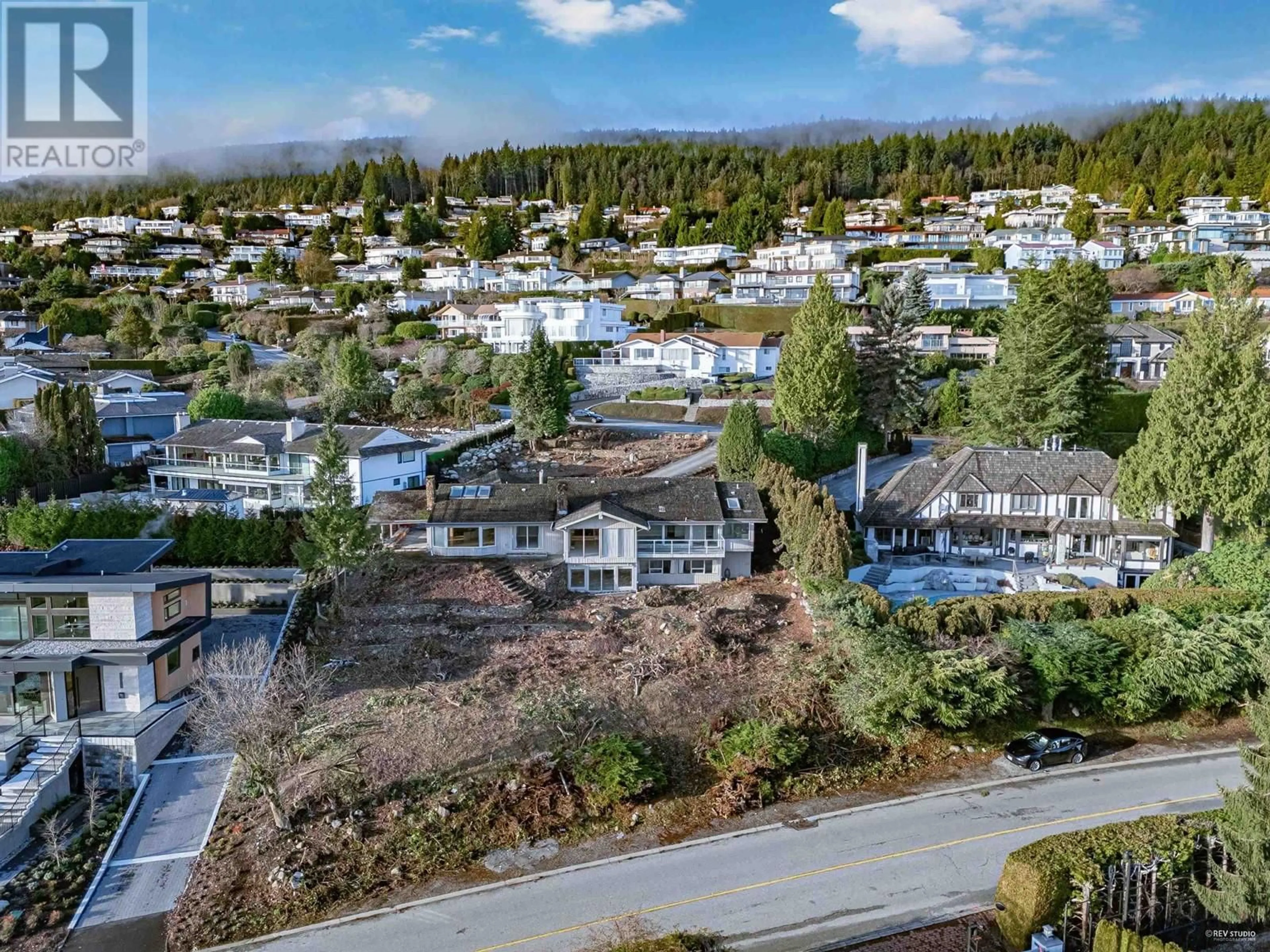 A pic from outside/outdoor area/front of a property/back of a property/a pic from drone, mountain view for 1364 CHARTWELL DRIVE, West Vancouver British Columbia V7S2R5