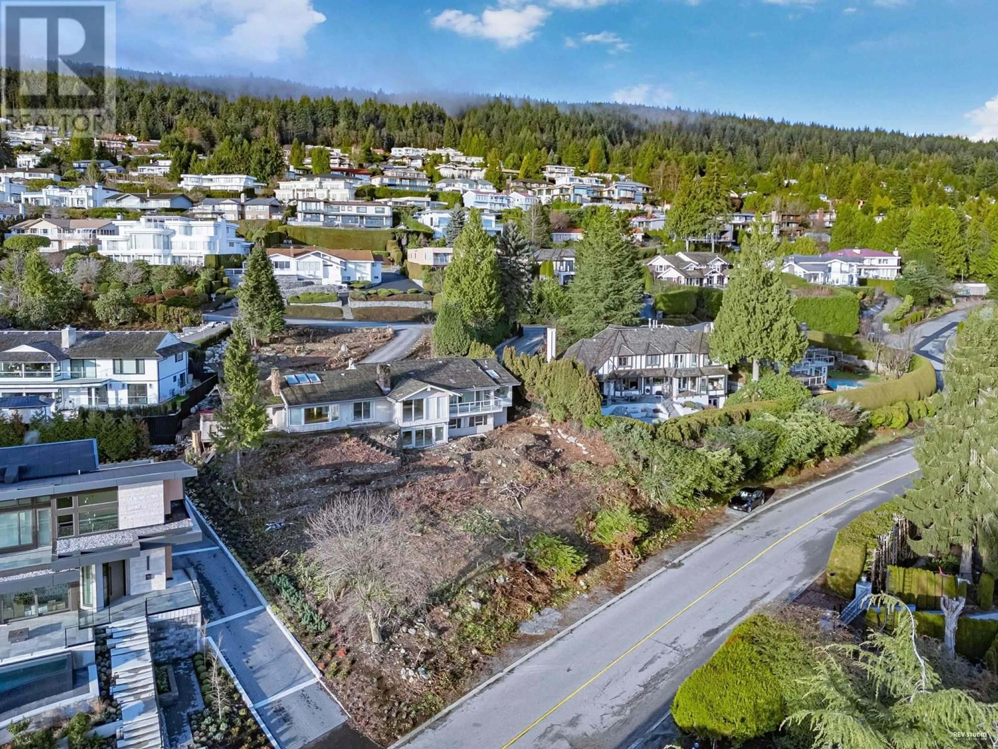 A pic from outside/outdoor area/front of a property/back of a property/a pic from drone, mountain view for 1364 CHARTWELL DRIVE, West Vancouver British Columbia V7S2R5