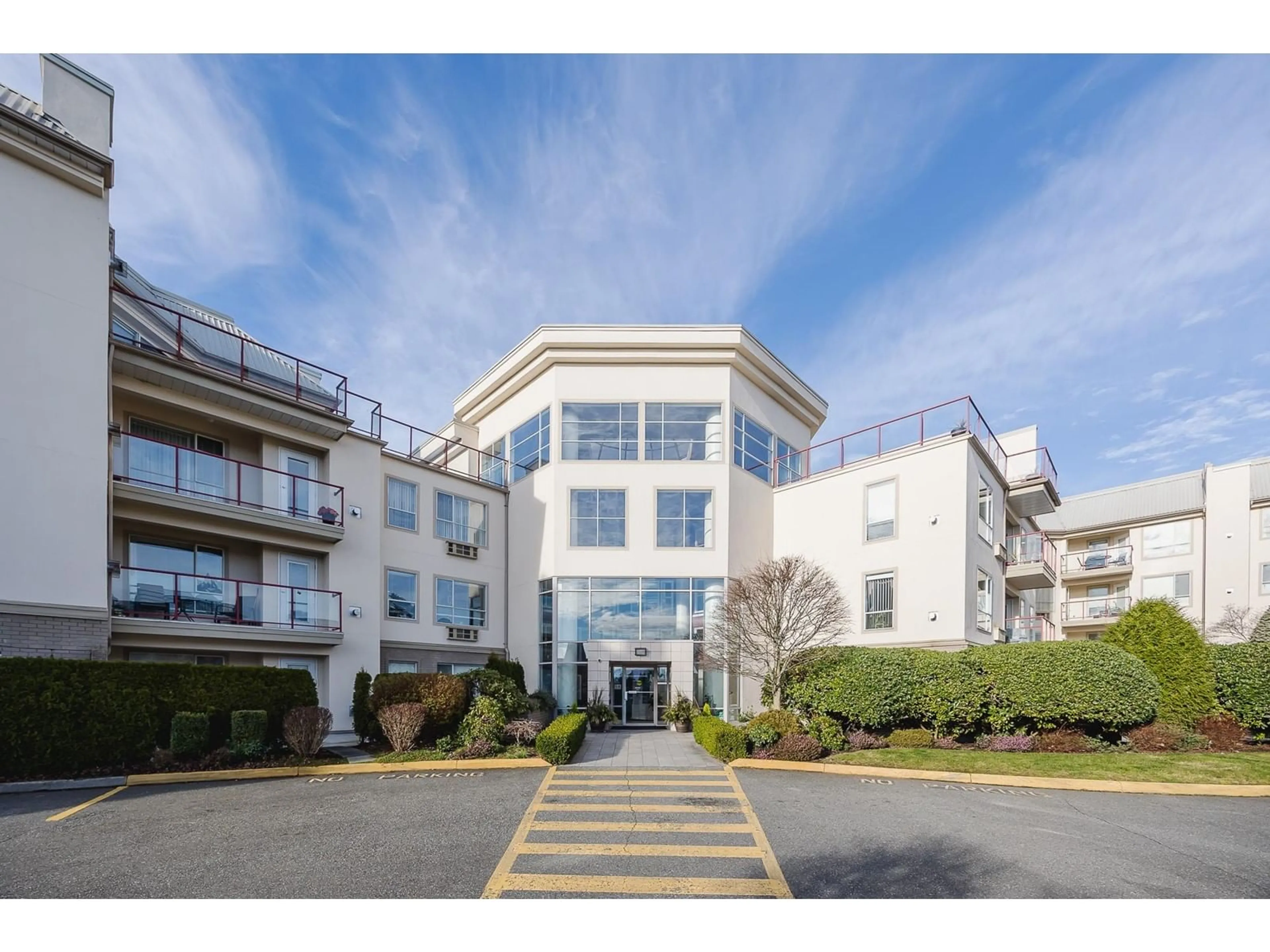 Indoor foyer for 112 - 2626 COUNTESS, Abbotsford British Columbia V2T5P3