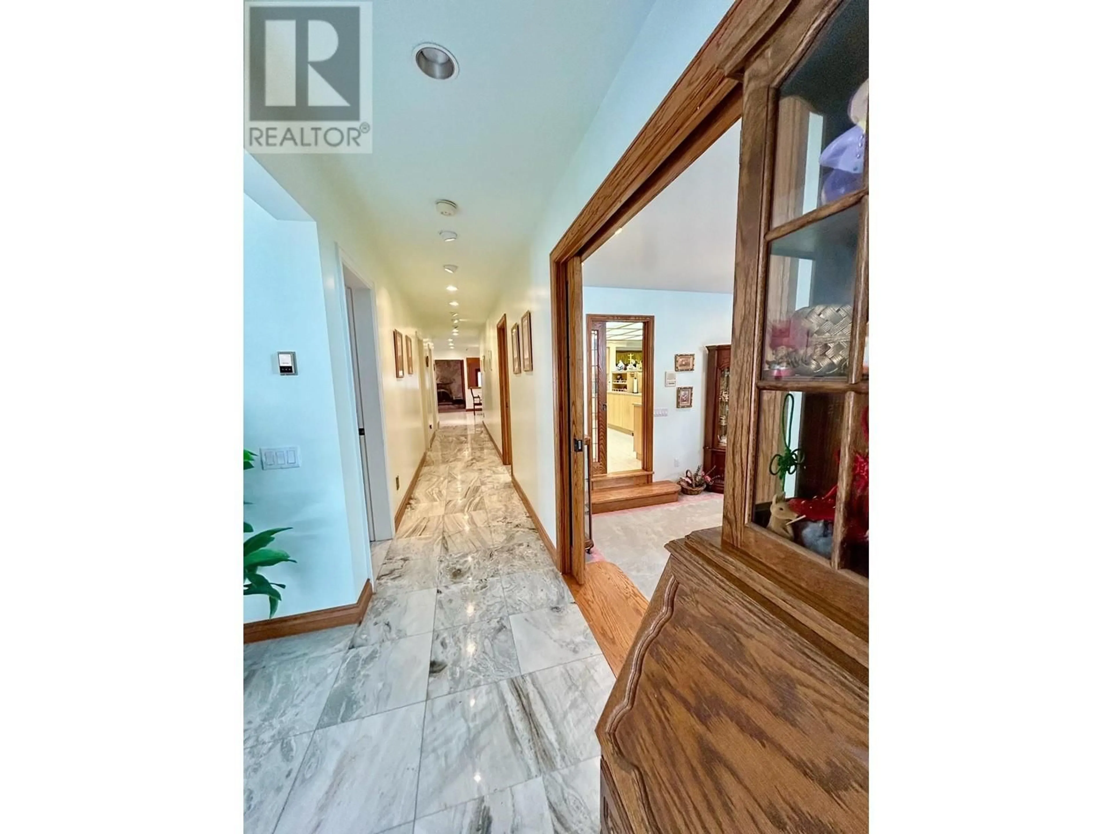 Indoor foyer for 8351 SUNNYWOOD DRIVE, Richmond British Columbia V6Y3G4