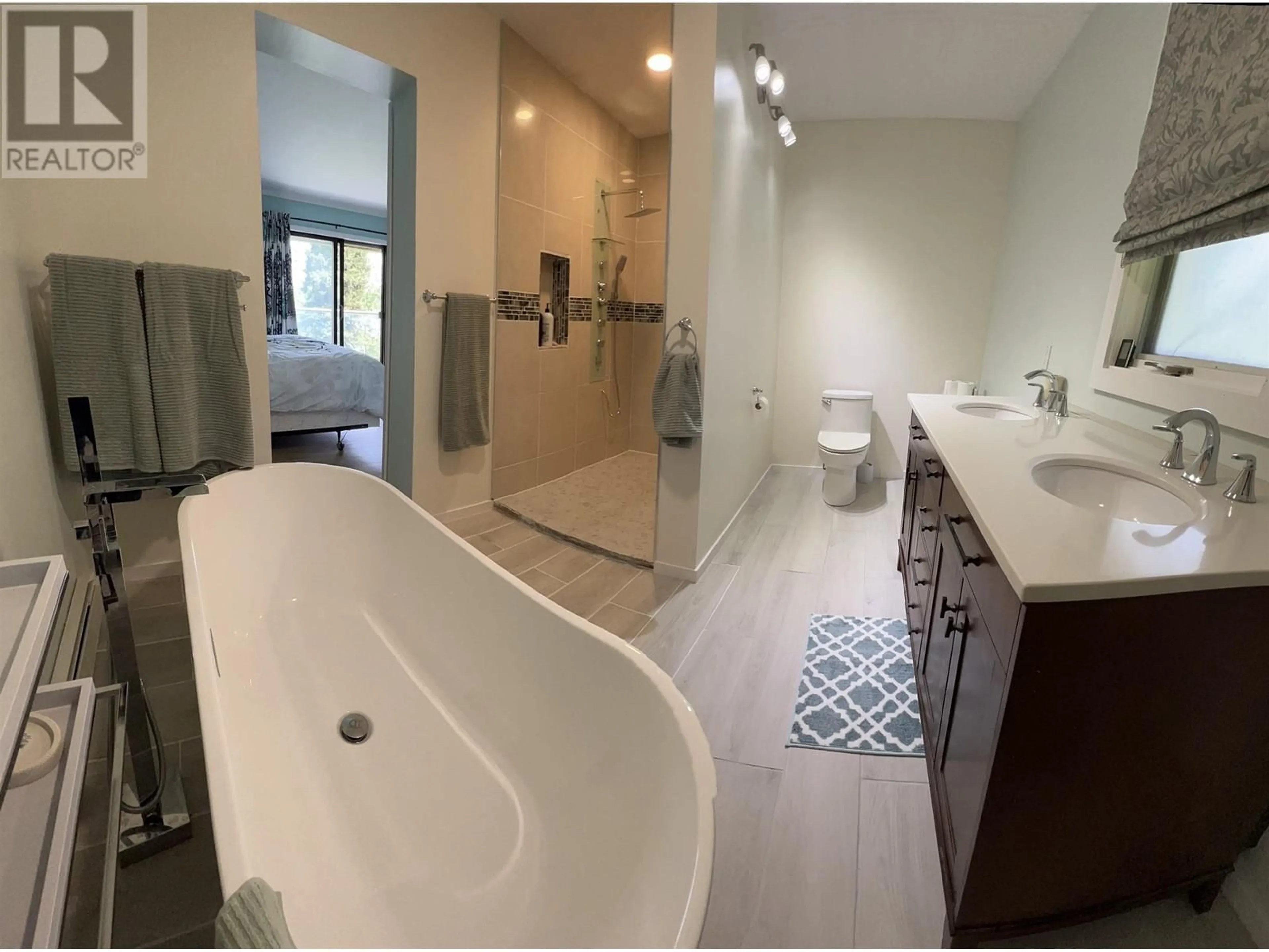 Contemporary bathroom, ceramic/tile floor for 2117 BRADSHAW ROAD, Quesnel British Columbia V2J7B9