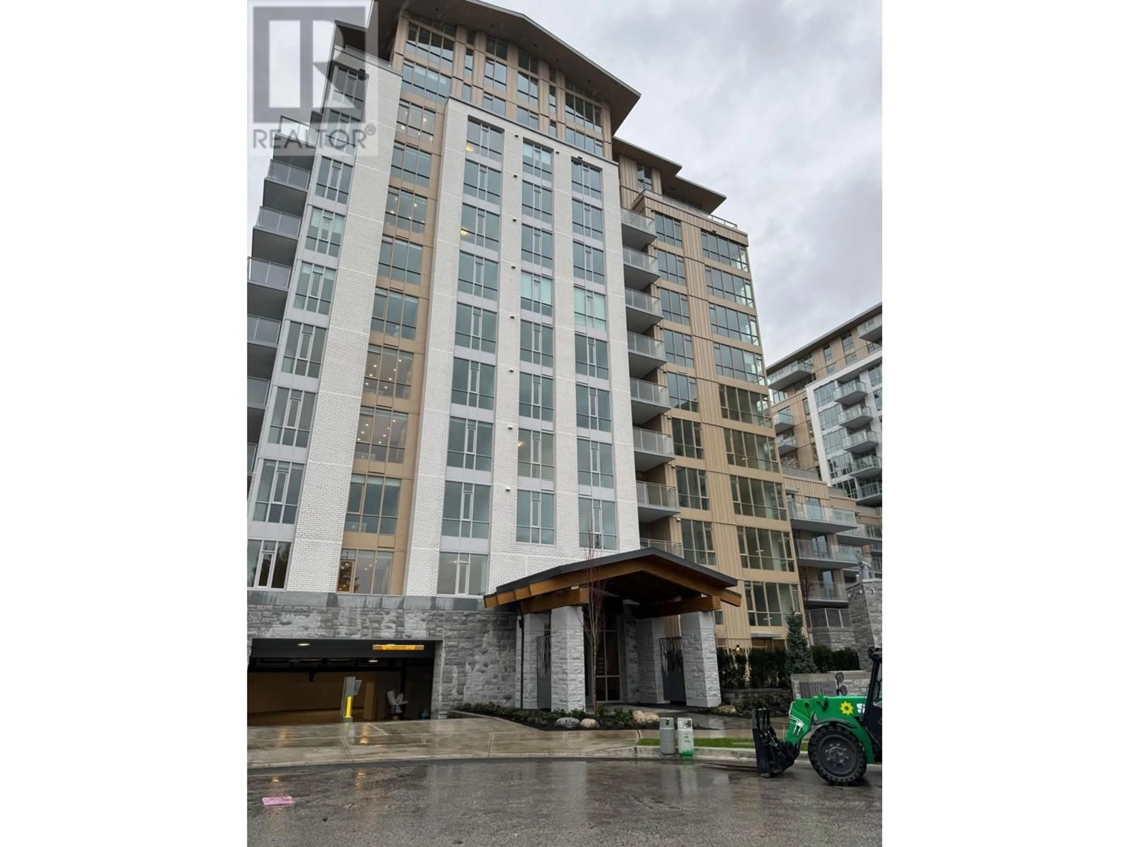 Indoor foyer for 904 2325 EMERY COURT, North Vancouver British Columbia V7J0E8