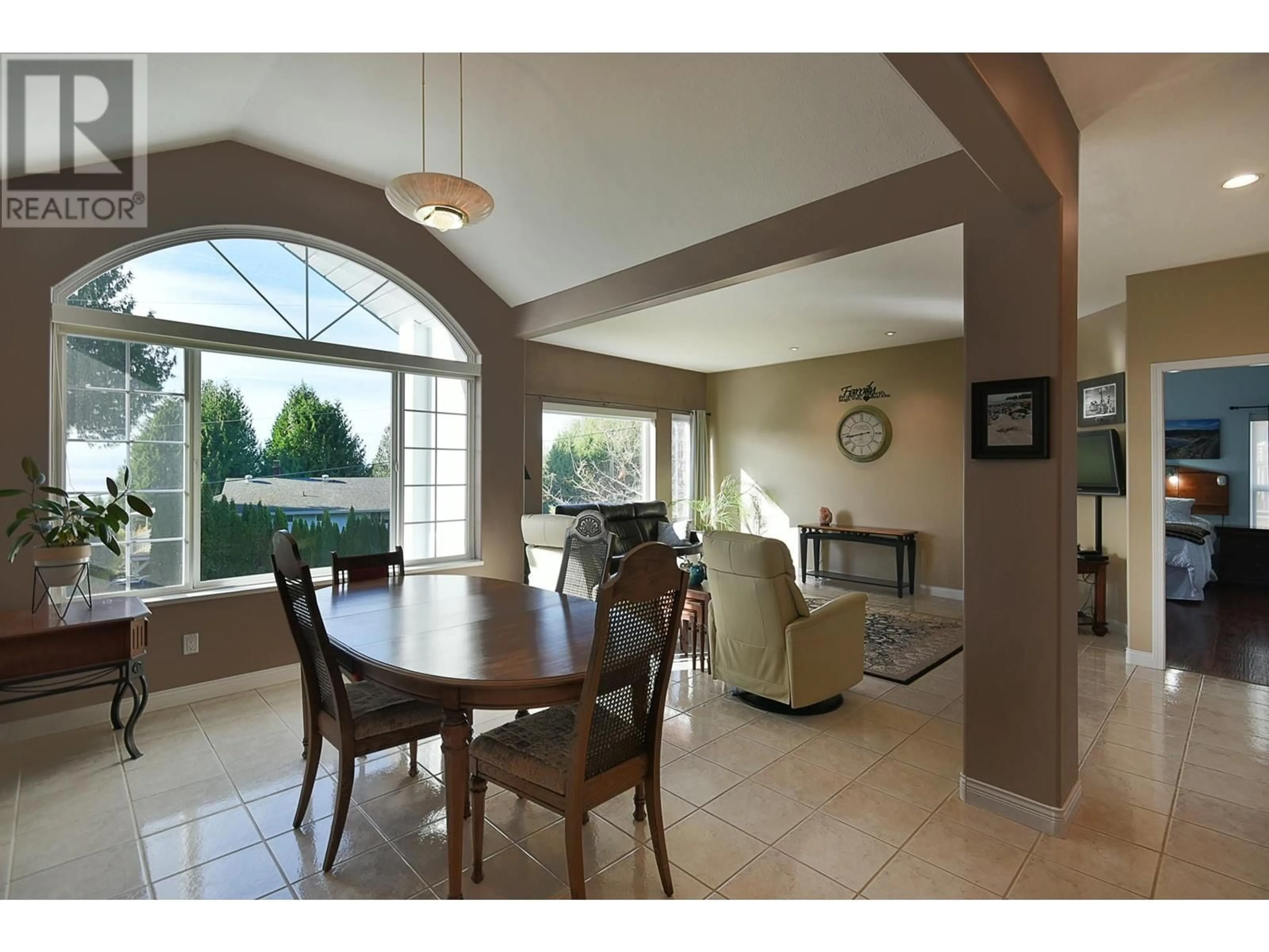 Dining room, ceramic/tile floor for 5126 PAM ROAD, Sechelt British Columbia V7Z0G6