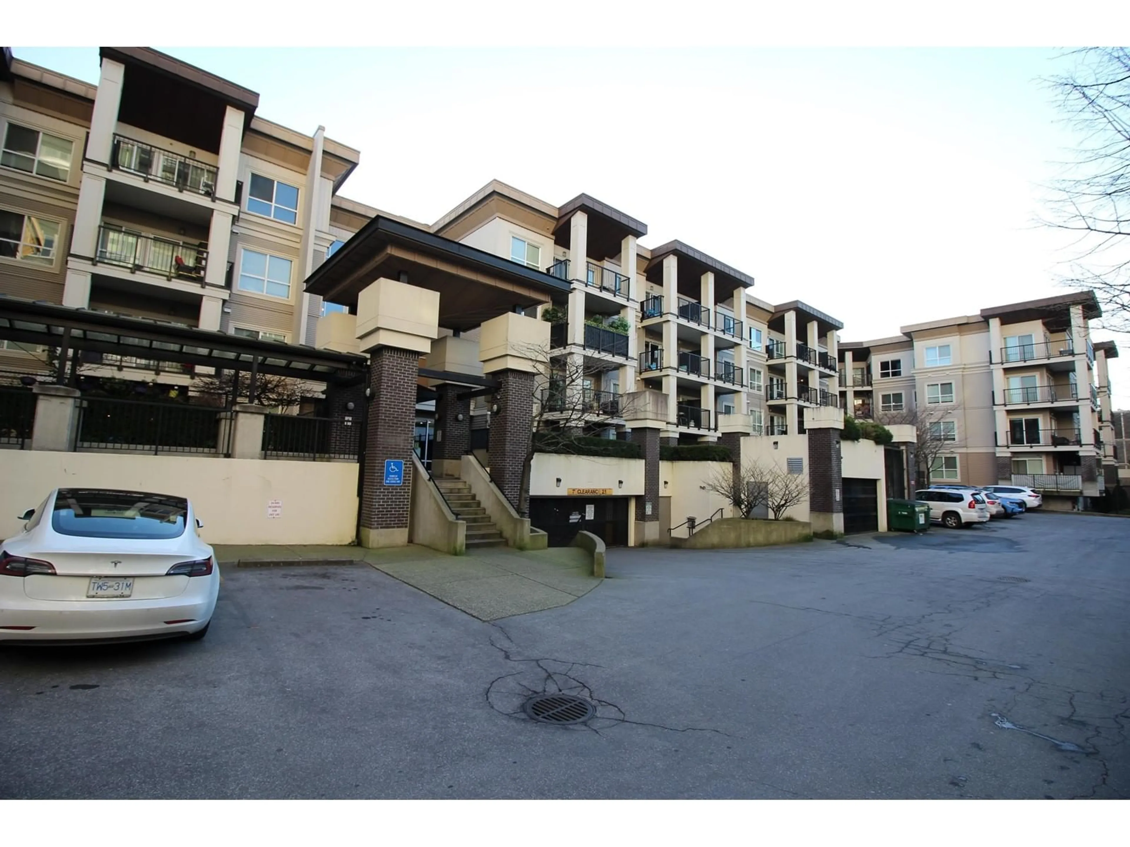 Unknown for 309 9655 KING GEORGE BOULEVARD, Surrey British Columbia V3T0C7