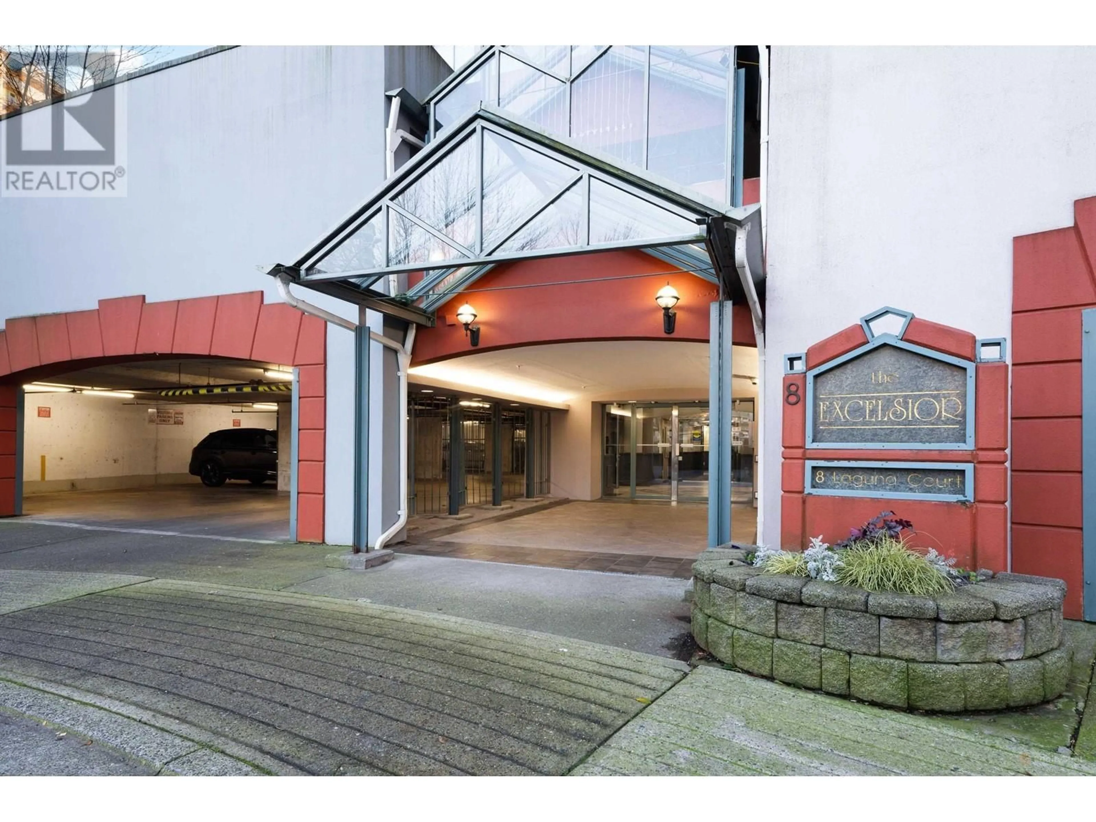 Indoor foyer for 801 8 LAGUNA COURT, New Westminster British Columbia V3M6M6