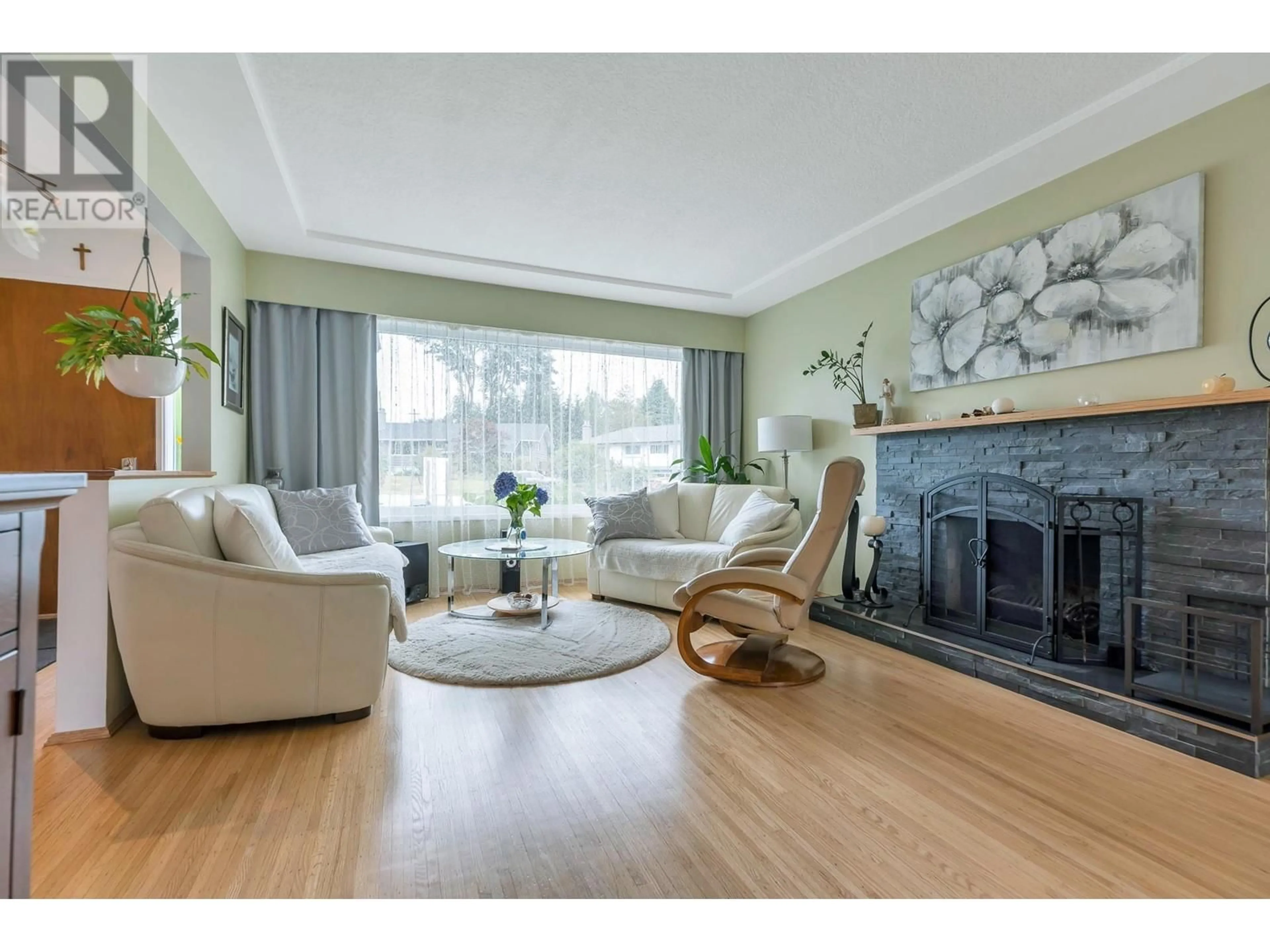 Living room with furniture, wood/laminate floor for 826 BALLANTRAE COURT, Port Moody British Columbia V3H1A8