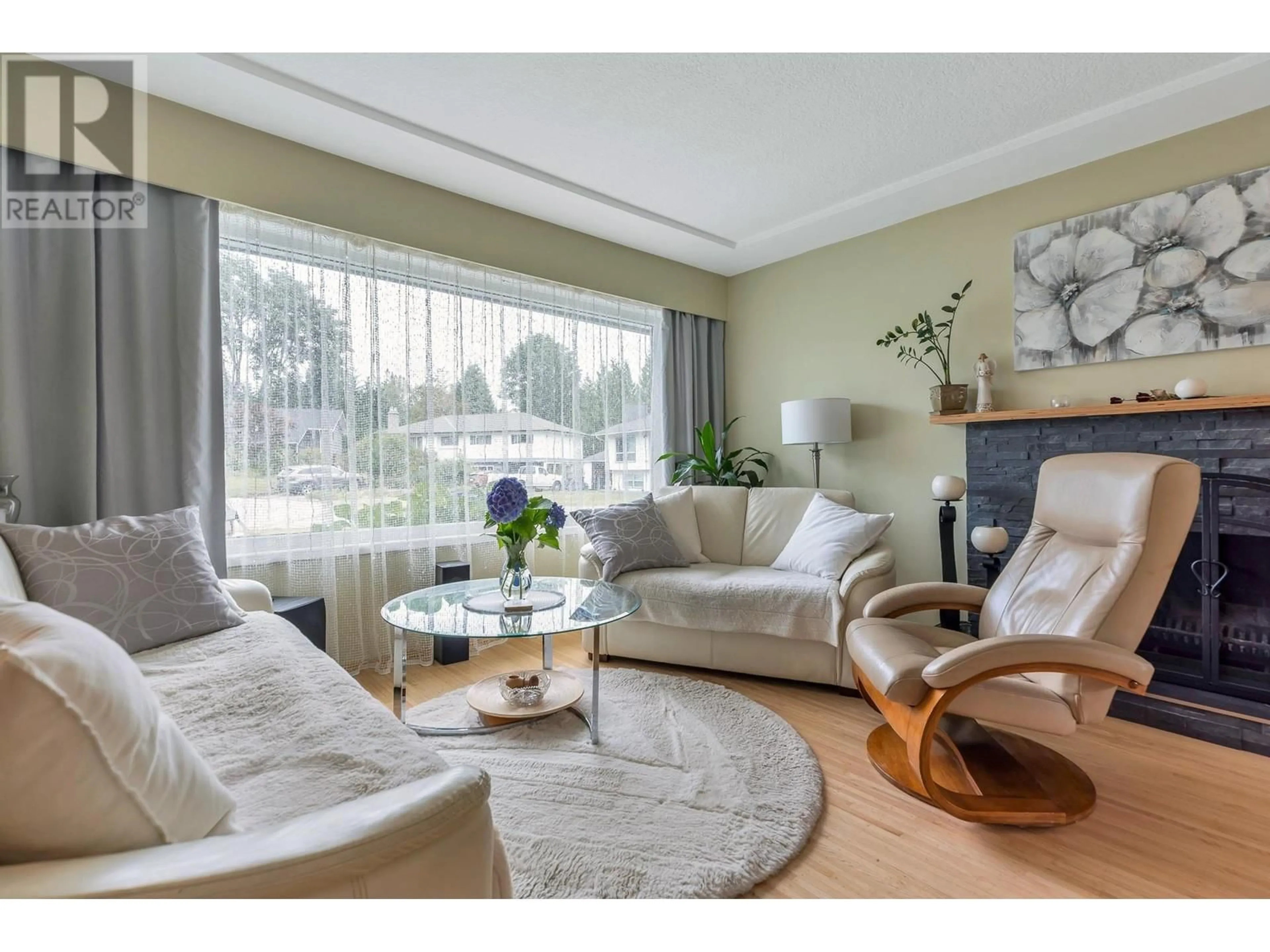 Living room with furniture, wood/laminate floor for 826 BALLANTRAE COURT, Port Moody British Columbia V3H1A8