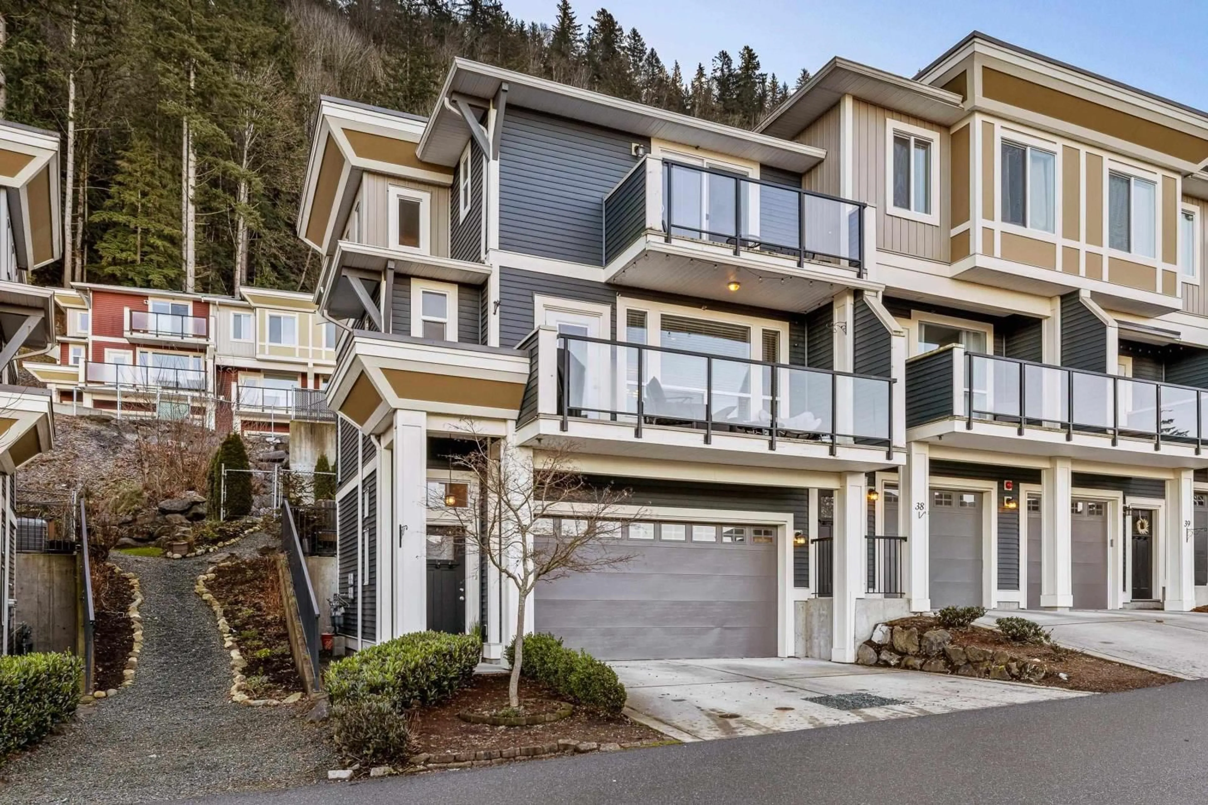 Home with vinyl exterior material, mountain view for 37 6026 LINDEMAN STREET|Promontory, Chilliwack British Columbia V2R0W1