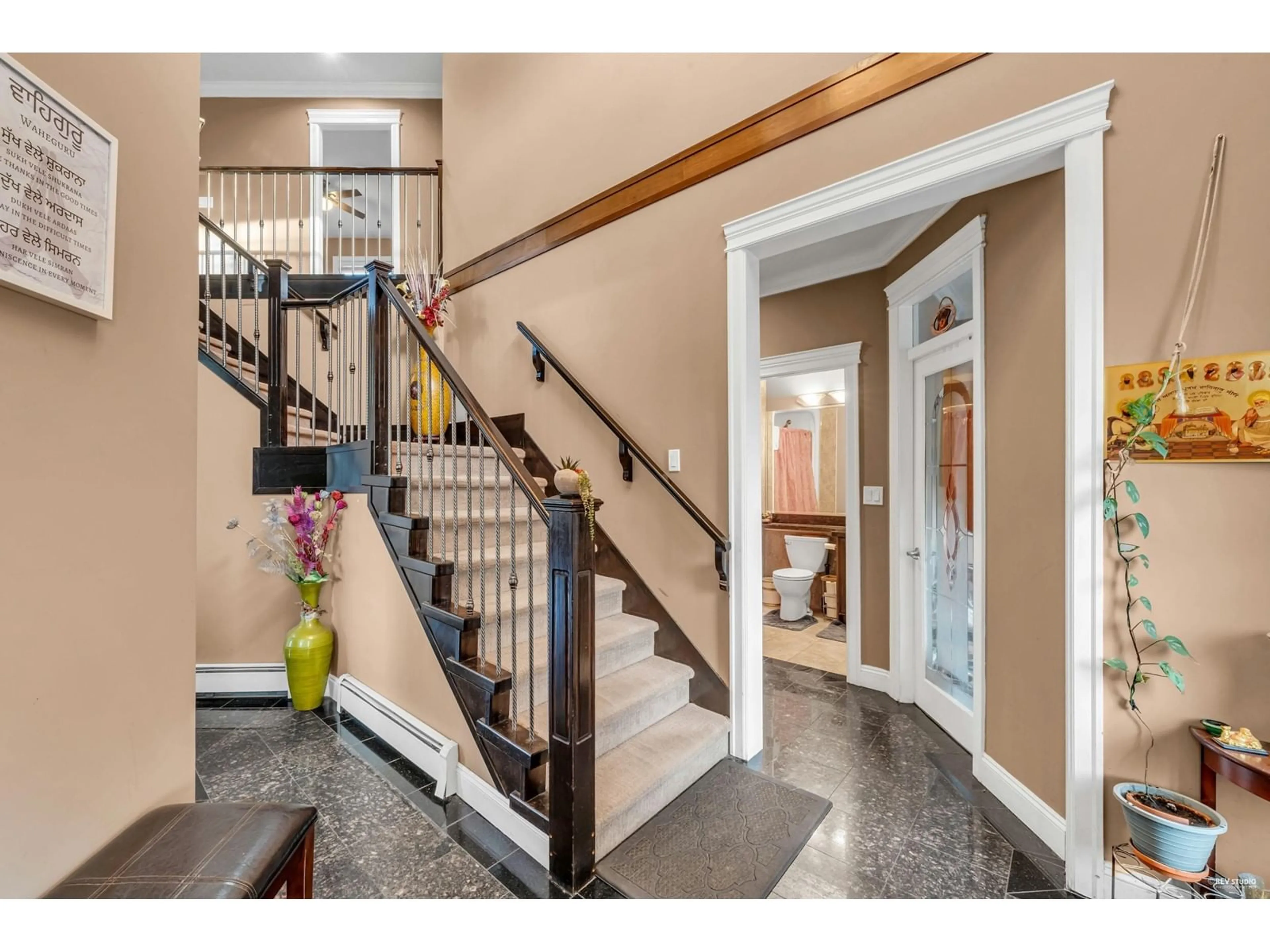 Indoor foyer for 3526 THURSTON PLACE, Abbotsford British Columbia V2T6Y1